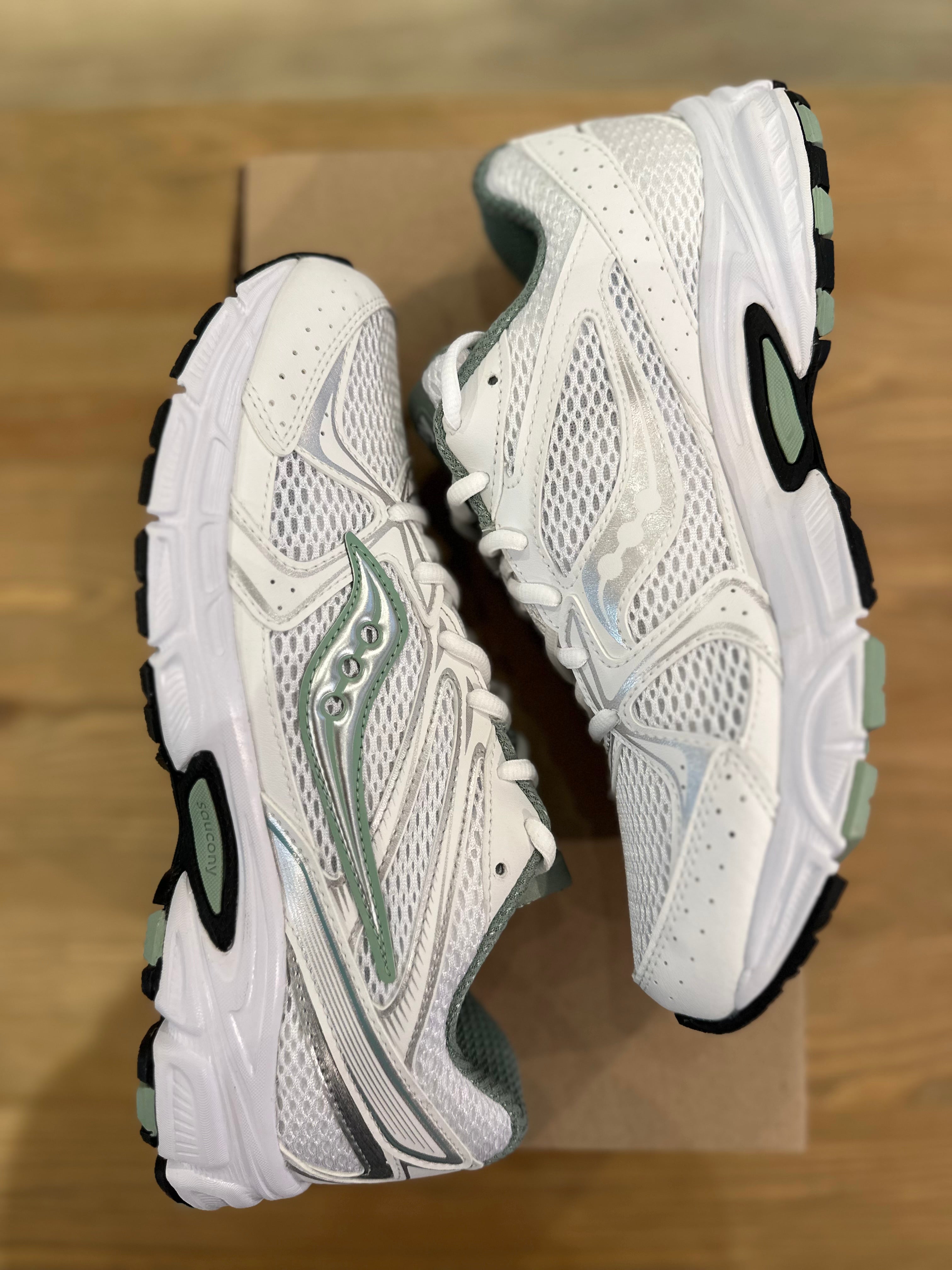 Saucony ride millenium White Green ( taille 42 )