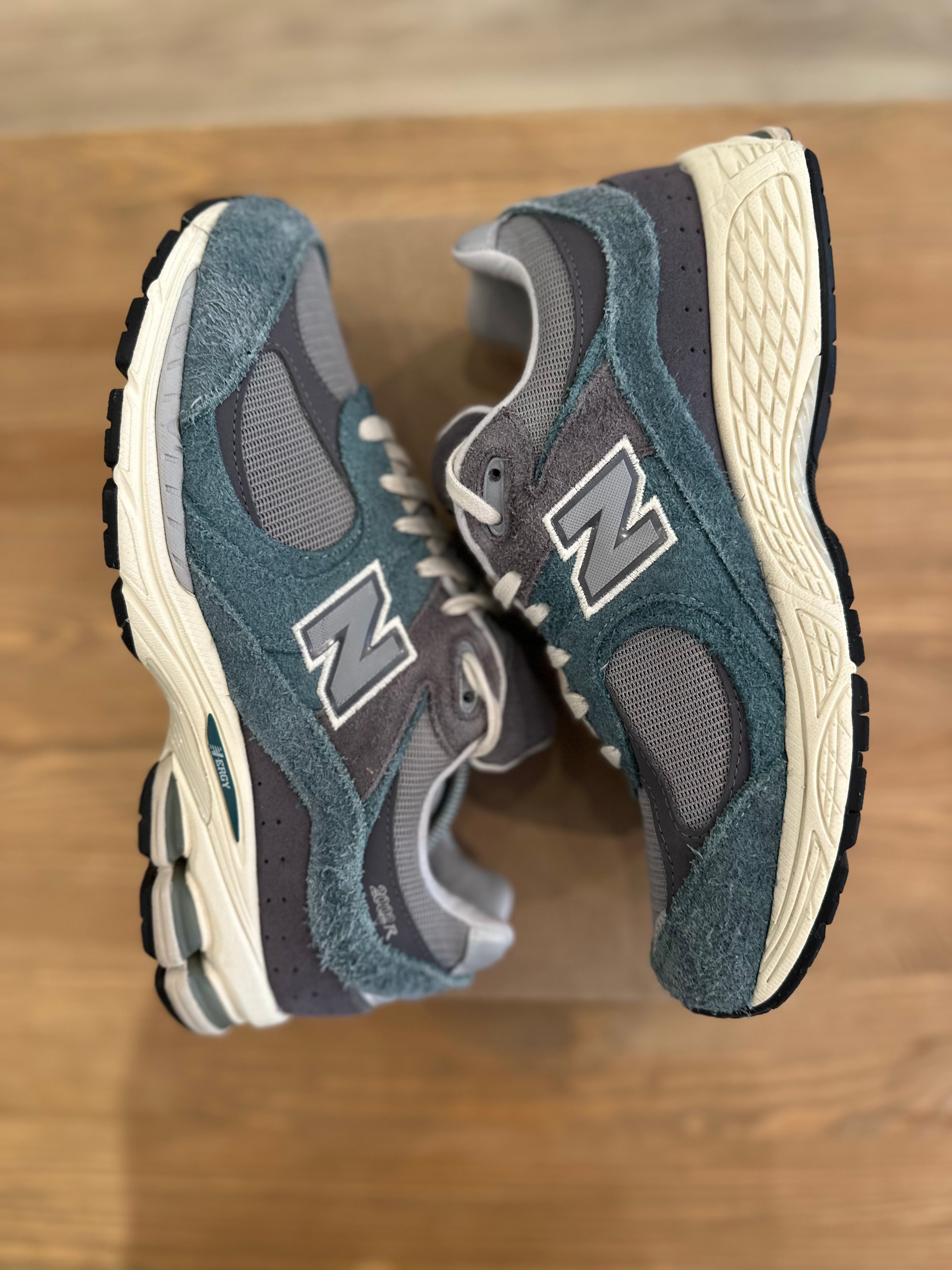 New balance 2002R New spruce ( taille 42 )
