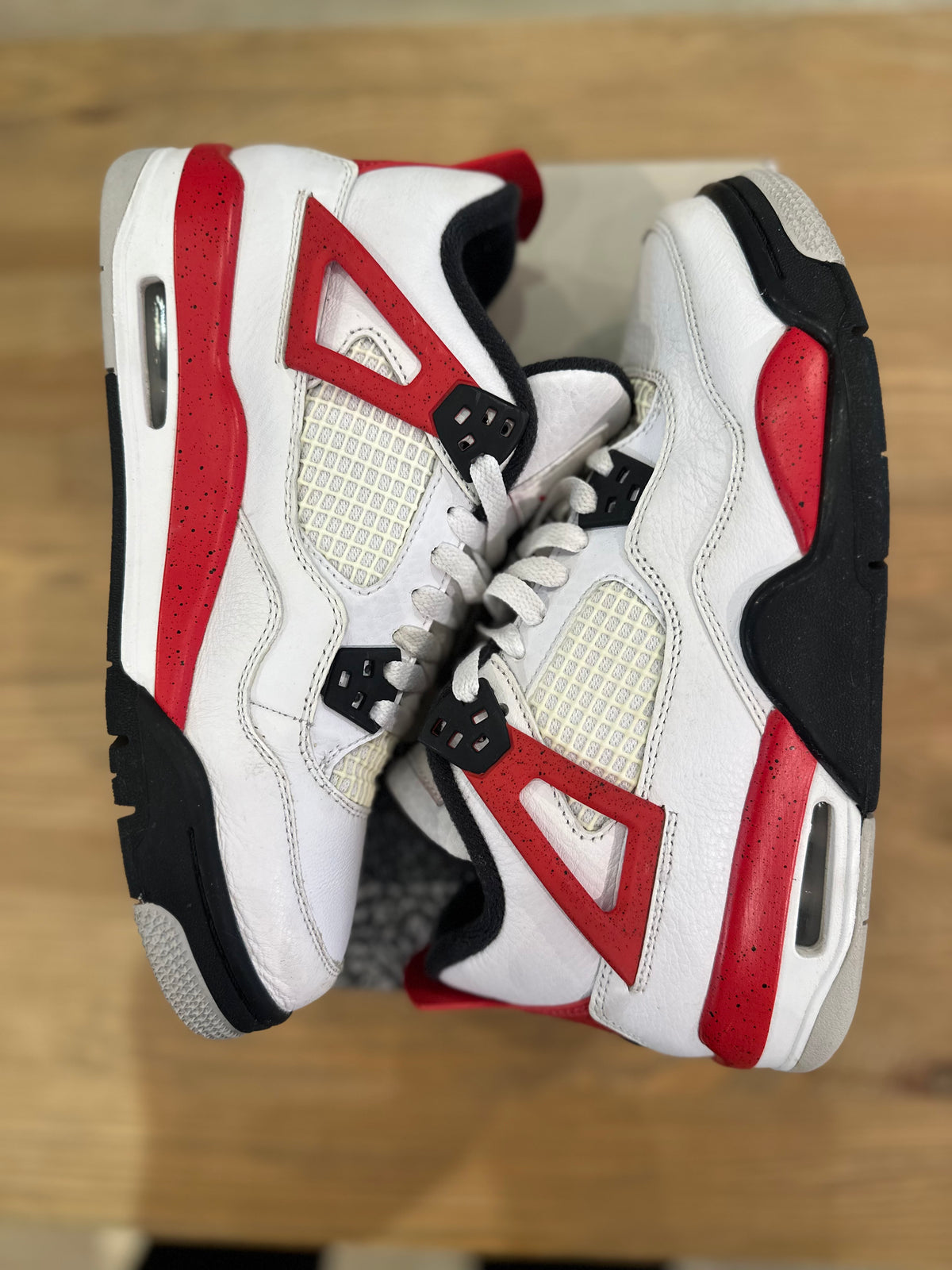 Nike Jordan 4 rétro red cément ( taille 40 Gs )