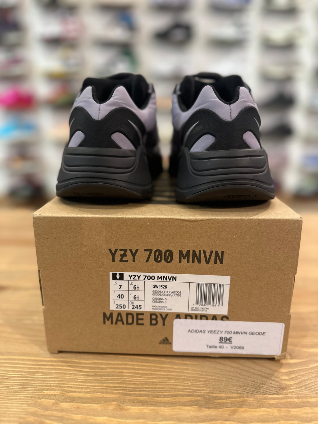 Adidas Yeezy 700 mnvn géode ( taille 40 )