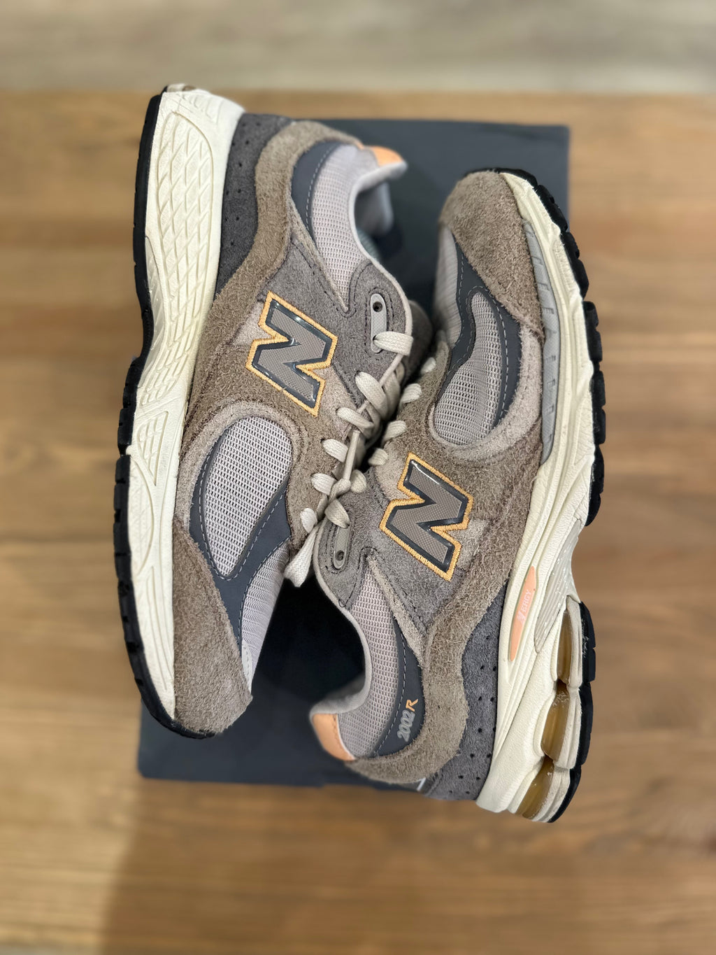 New balance 2002r mushroom hazy ( taille 39,5 )