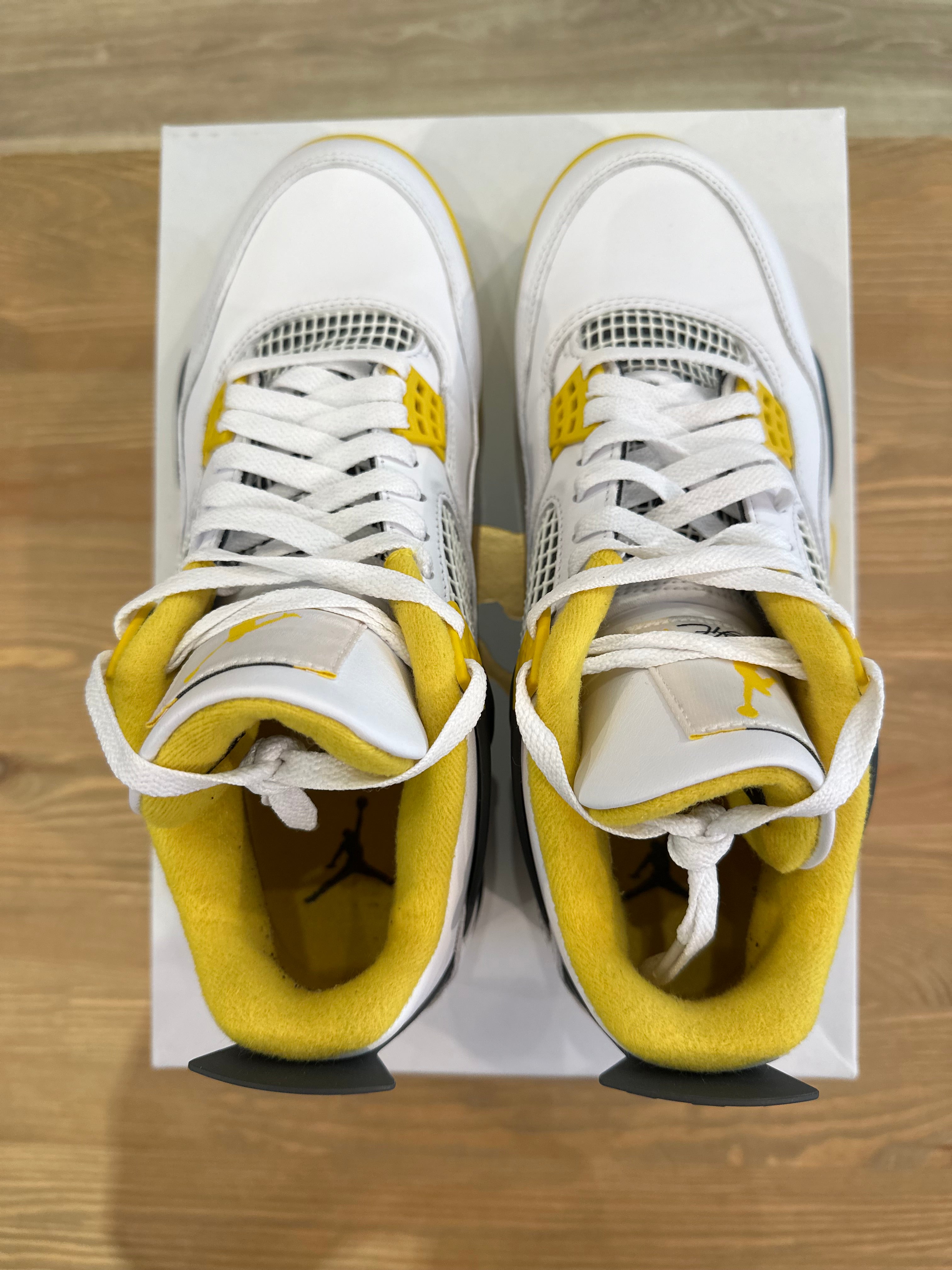 Nike Jordan 4 rétro vivid sulfur ( taille 44 )