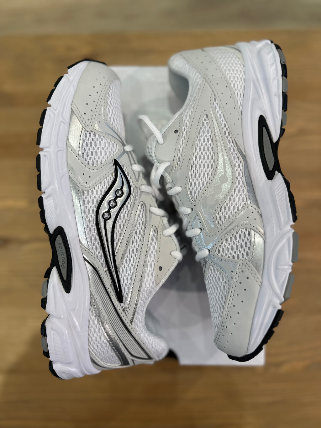 Saucony ride millenium White Silver ( taille 43 )