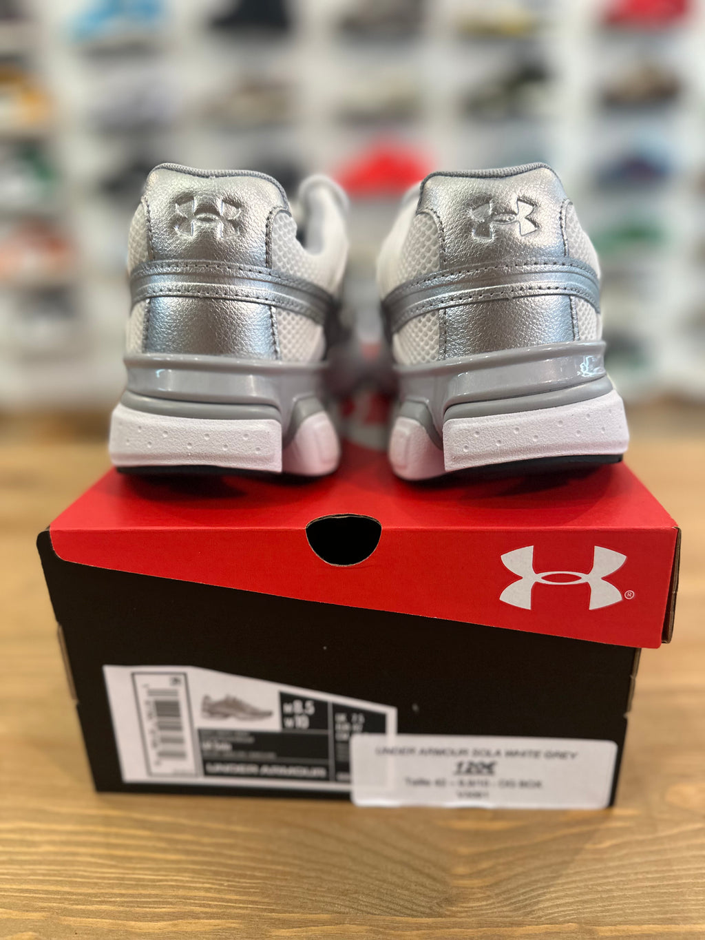 Under armour sola white grey ( taille 42 )