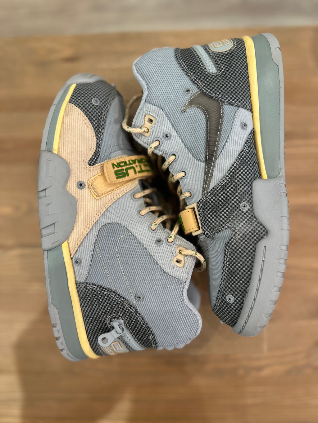 Nike air trainer Travis Scott ( taille 42 )