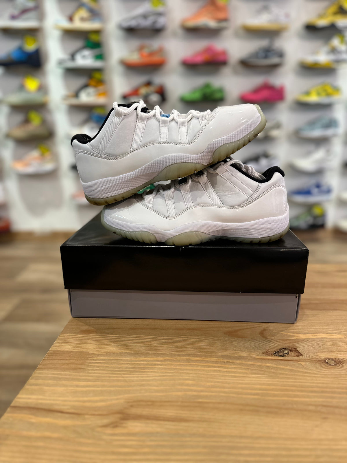 Nike Jordan 11 low legend blue ( taille 42 )