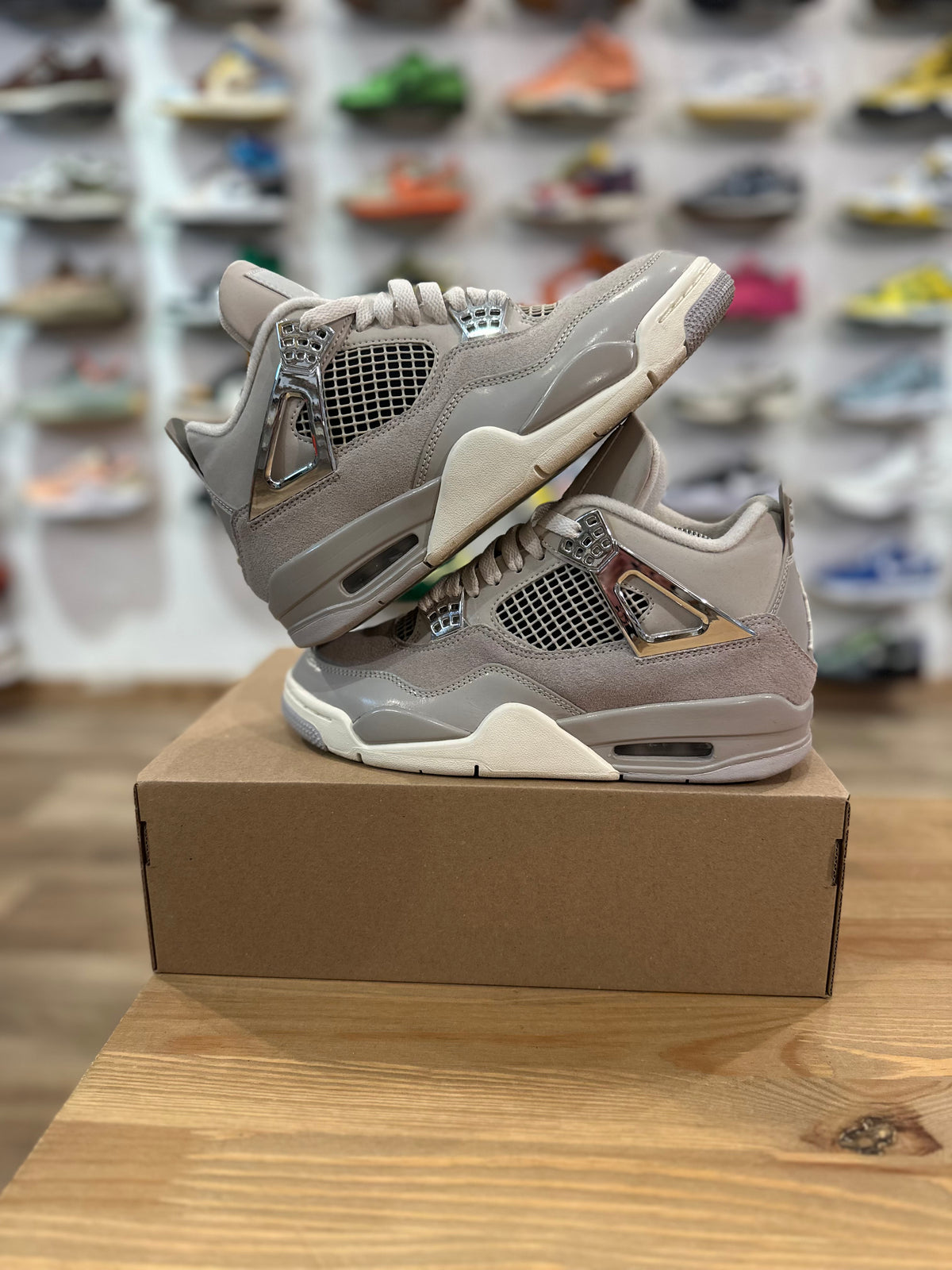 Nike Jordan 4 rétro Frozen moments ( taille 38 )