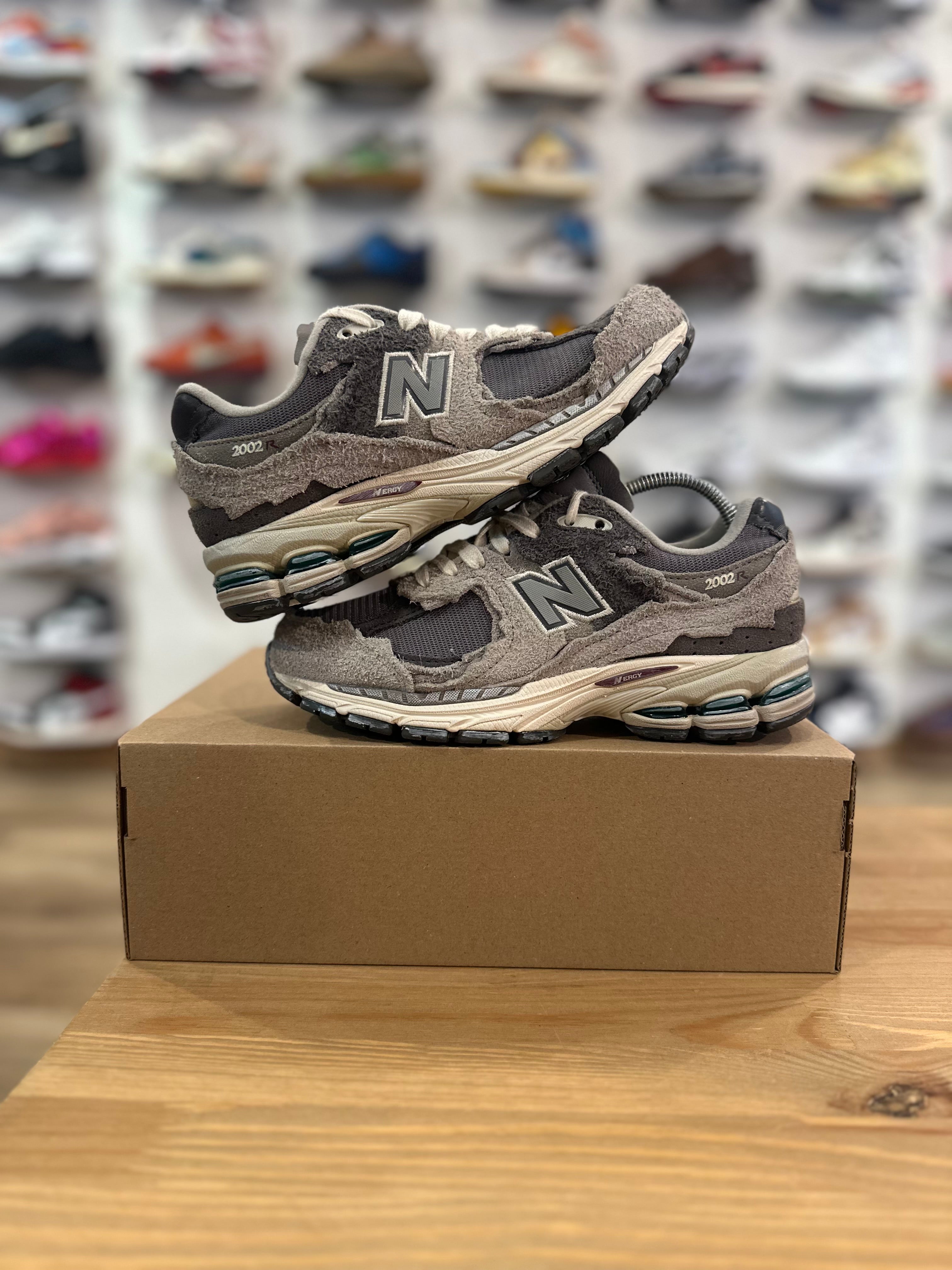 New balance 2002r protection pack rain cloud ( taille 37 )