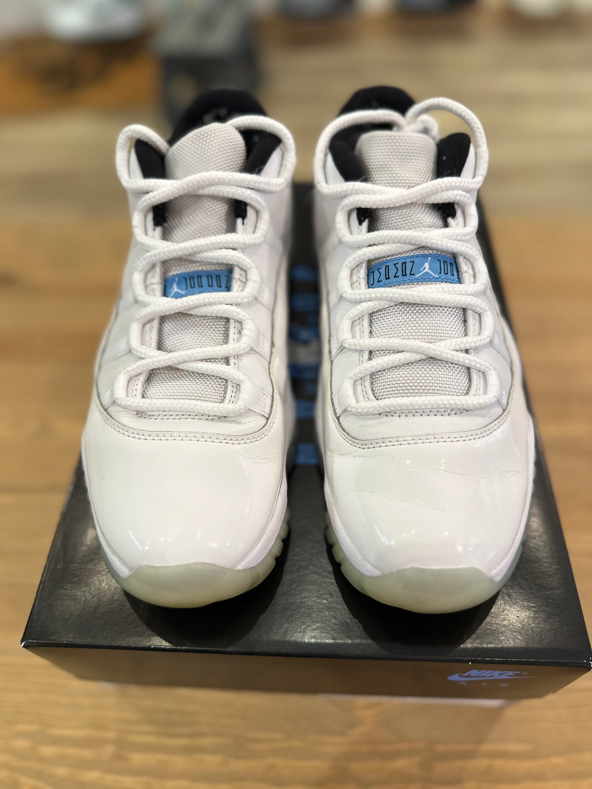 Nike Jordan 11 low legend blue ( taille 42 )