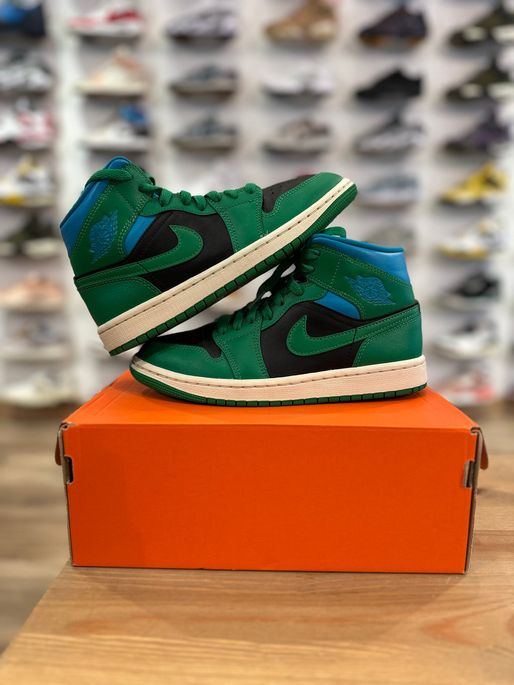 Nike Jordan 1 mid lucky Green