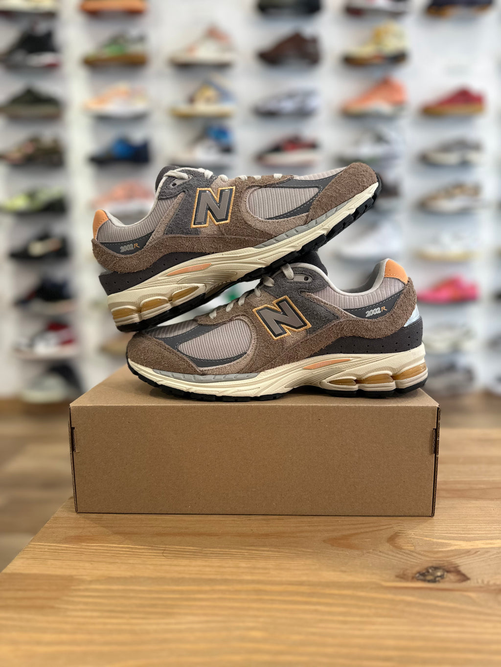 New balance 2002R mushroom hazy ( taille 41,5 )