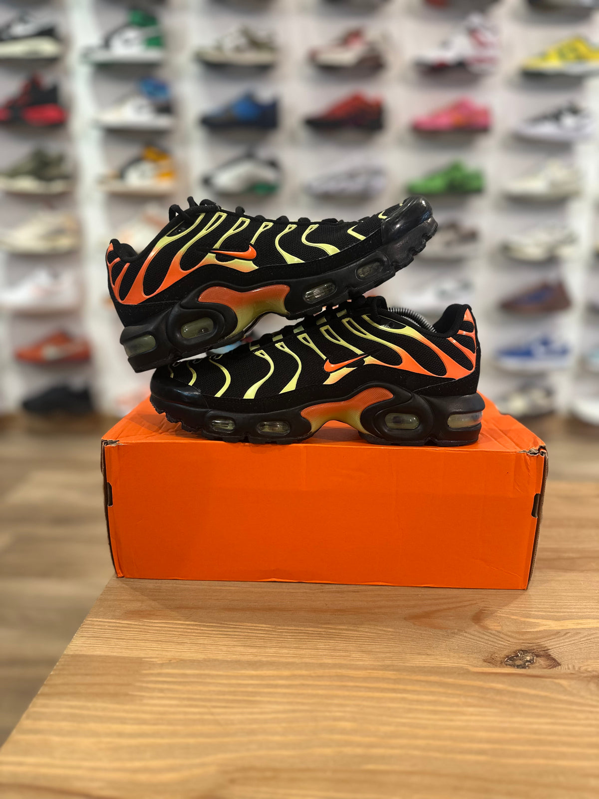Nike air Max plus black hyper crimson ( taille 40 gs )