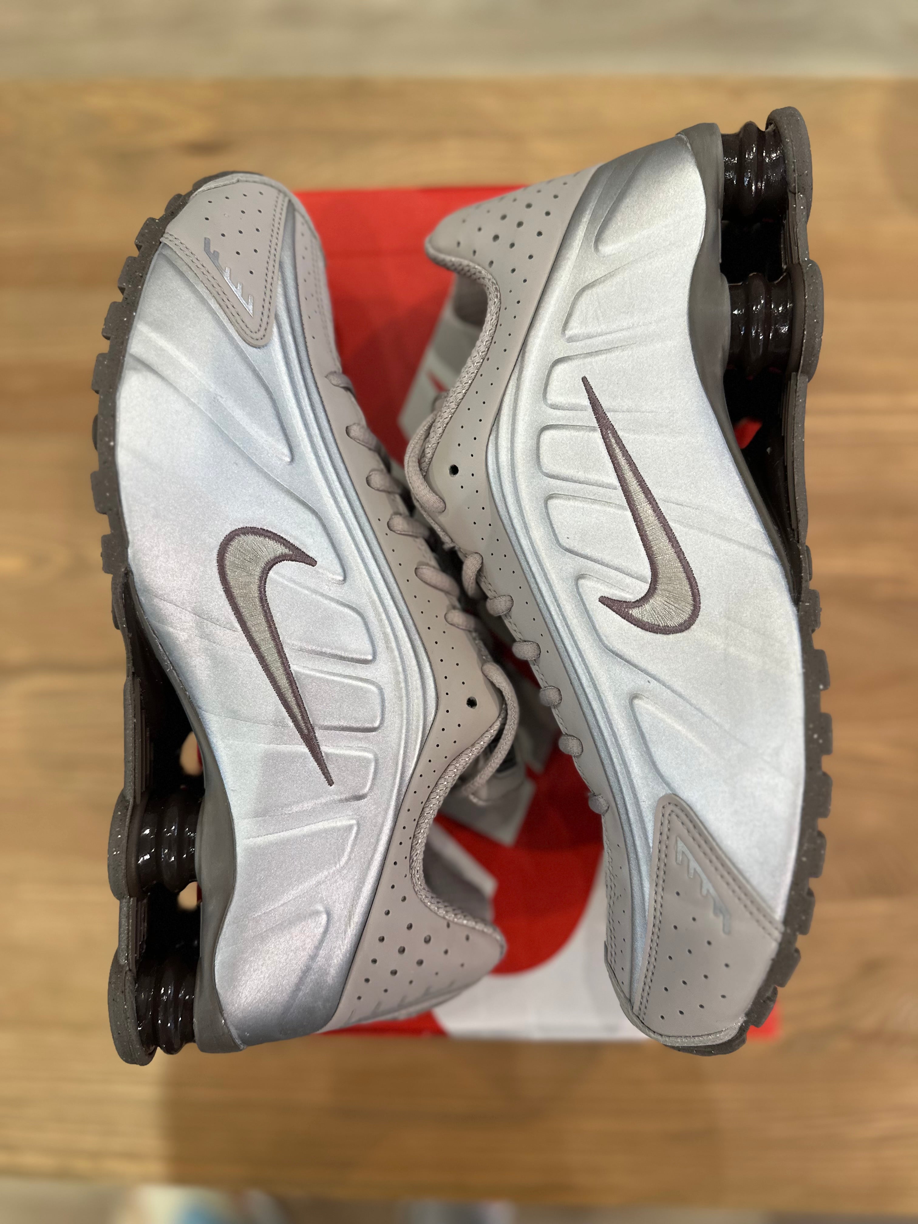 Nike shox r4 cave stone ( taille 44 )