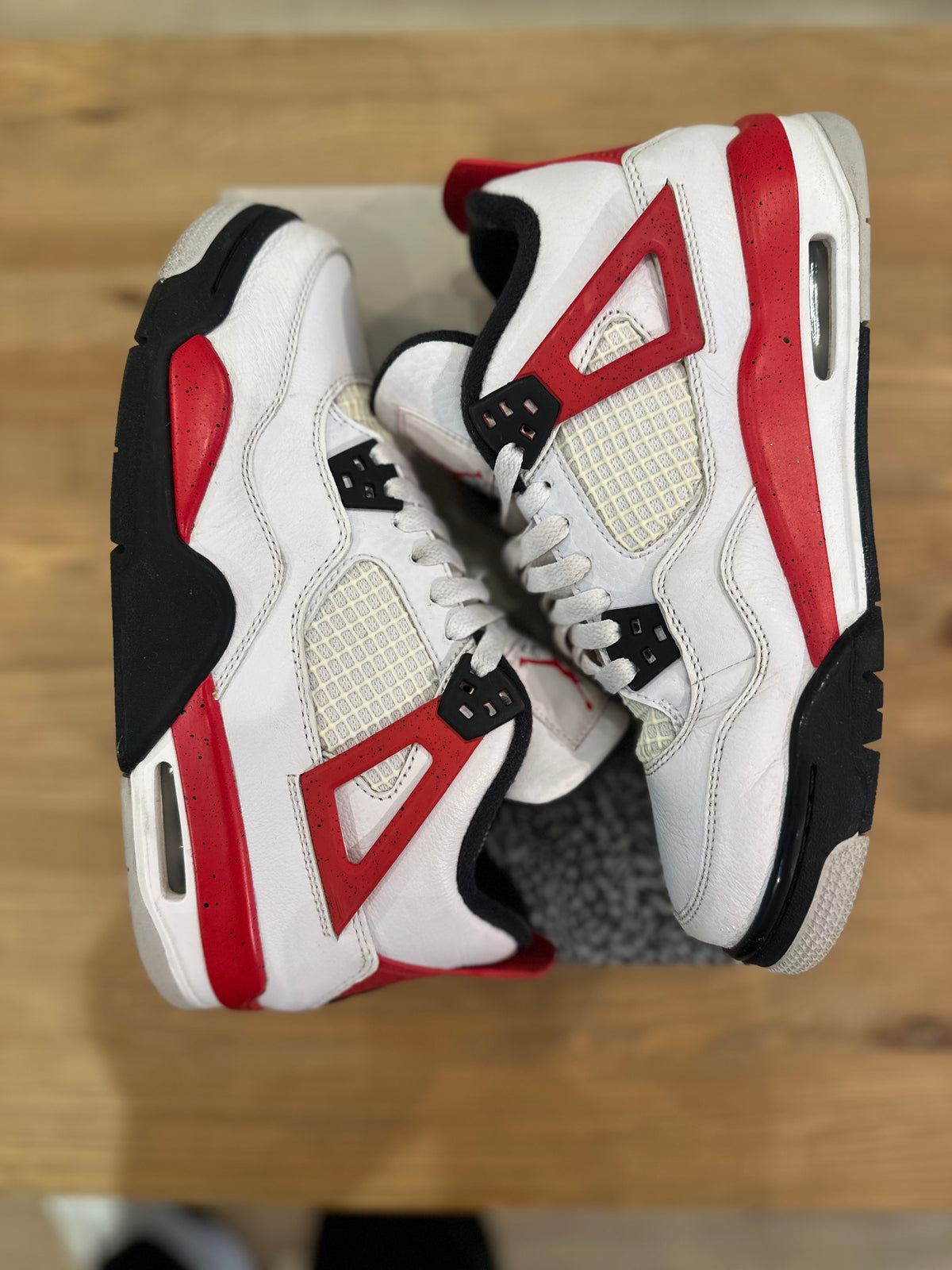 Nike Jordan 4 rétro red cément ( taille 40 Gs )