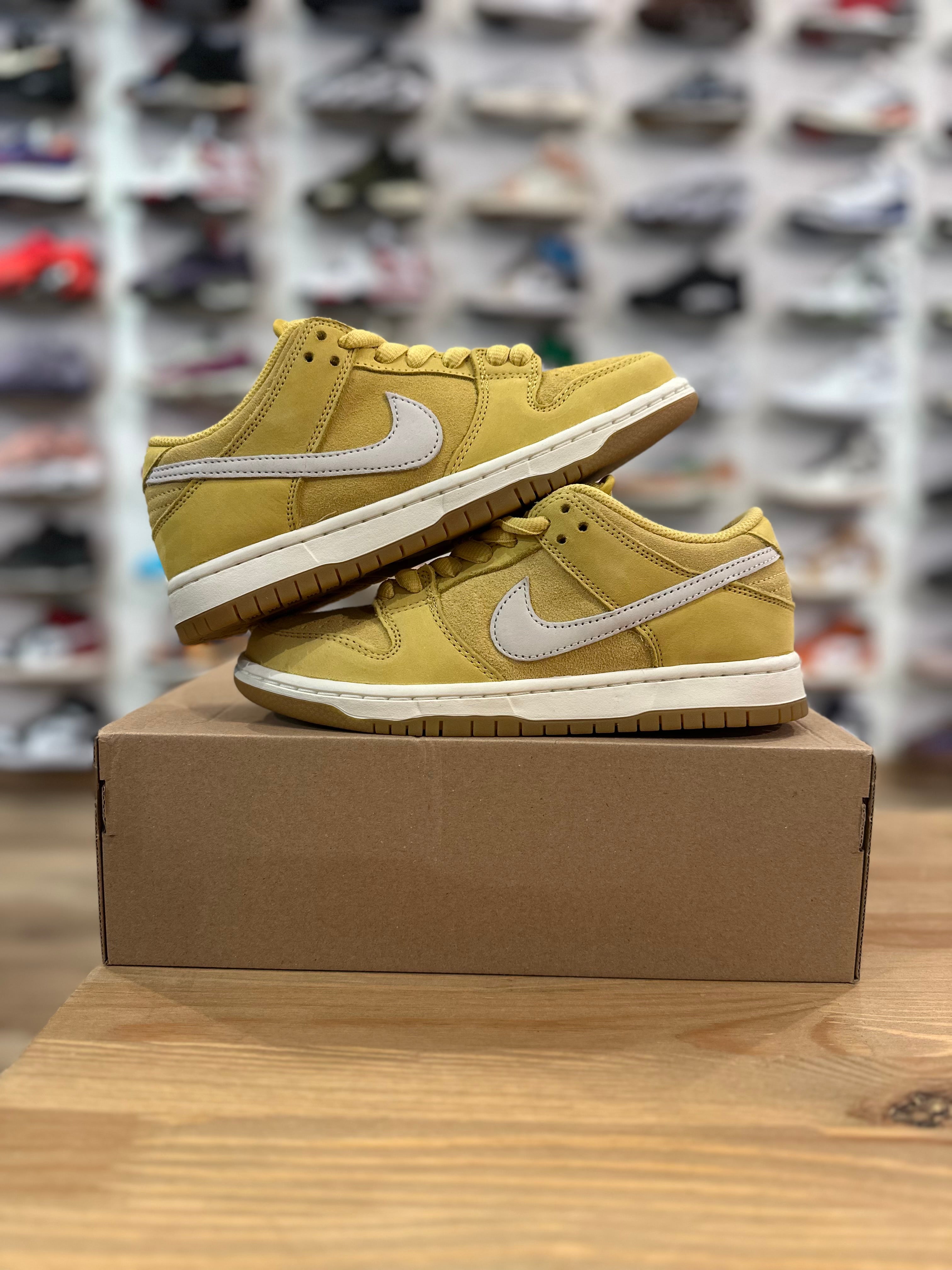 Nike sb dunk low saturn gold ( taille 37,5 )