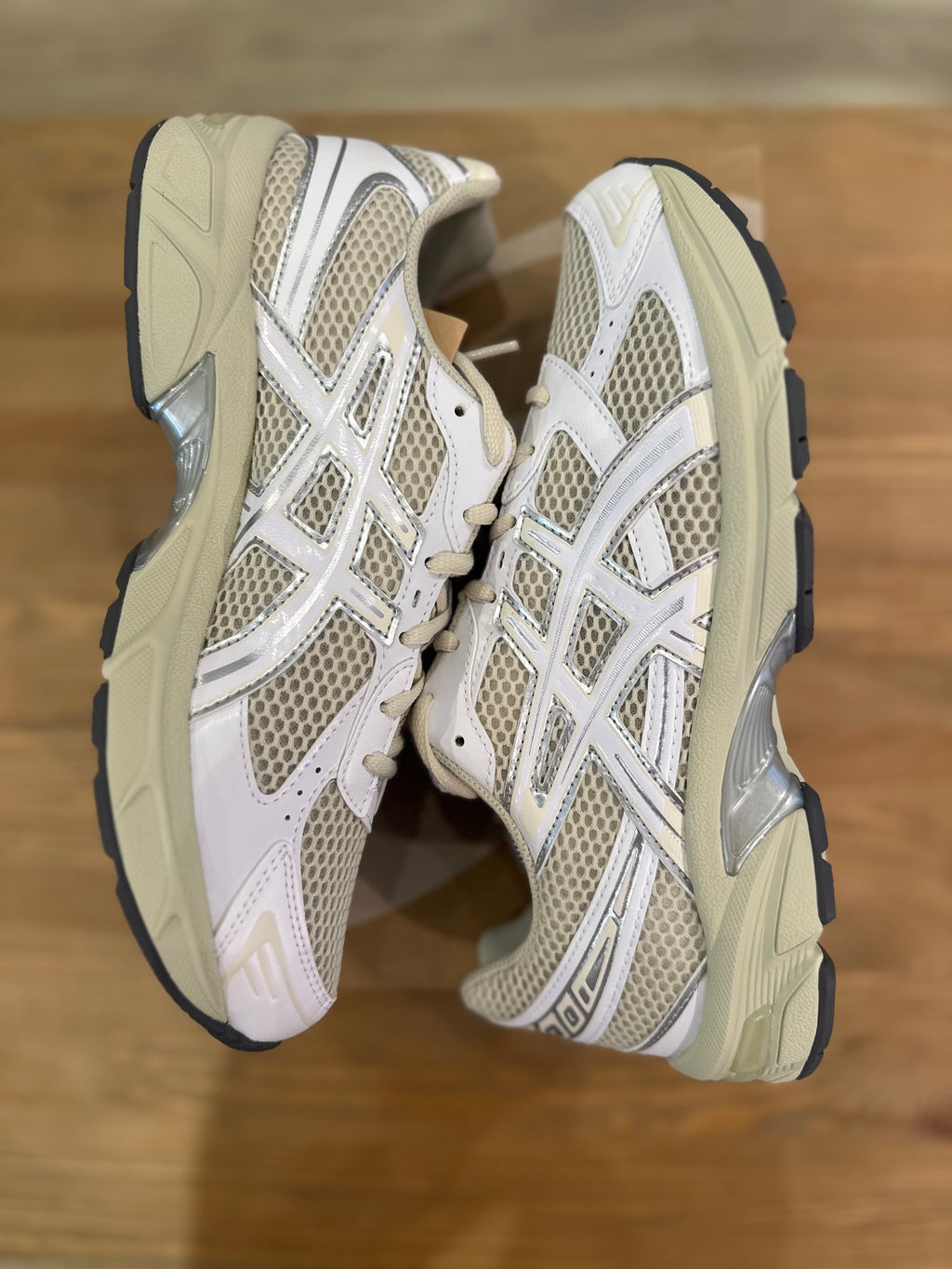 Asics gel 1130 oyster white ( taille 42,5 )