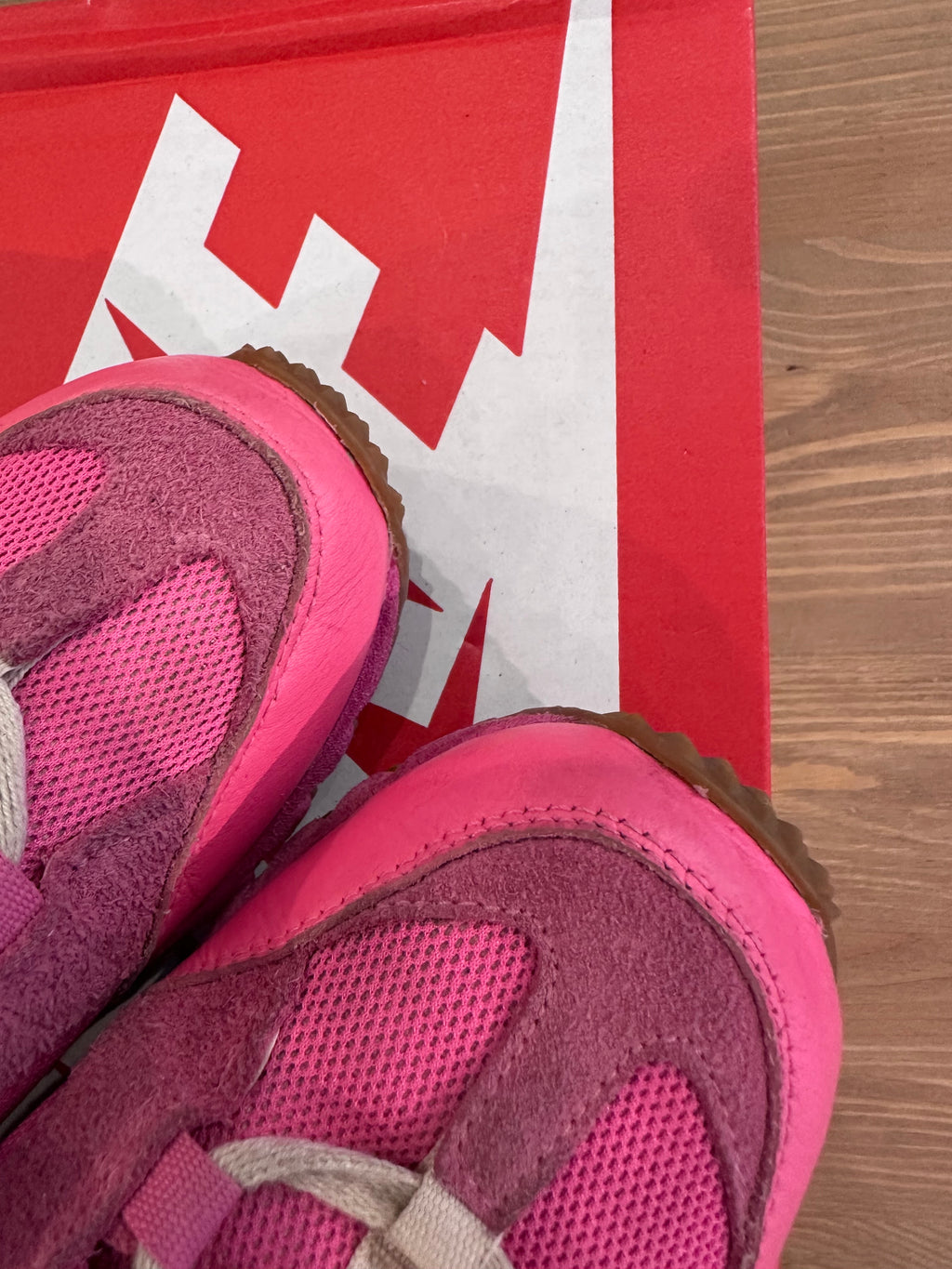 Nike air humara jacquemus pink ( taille 36,5 )