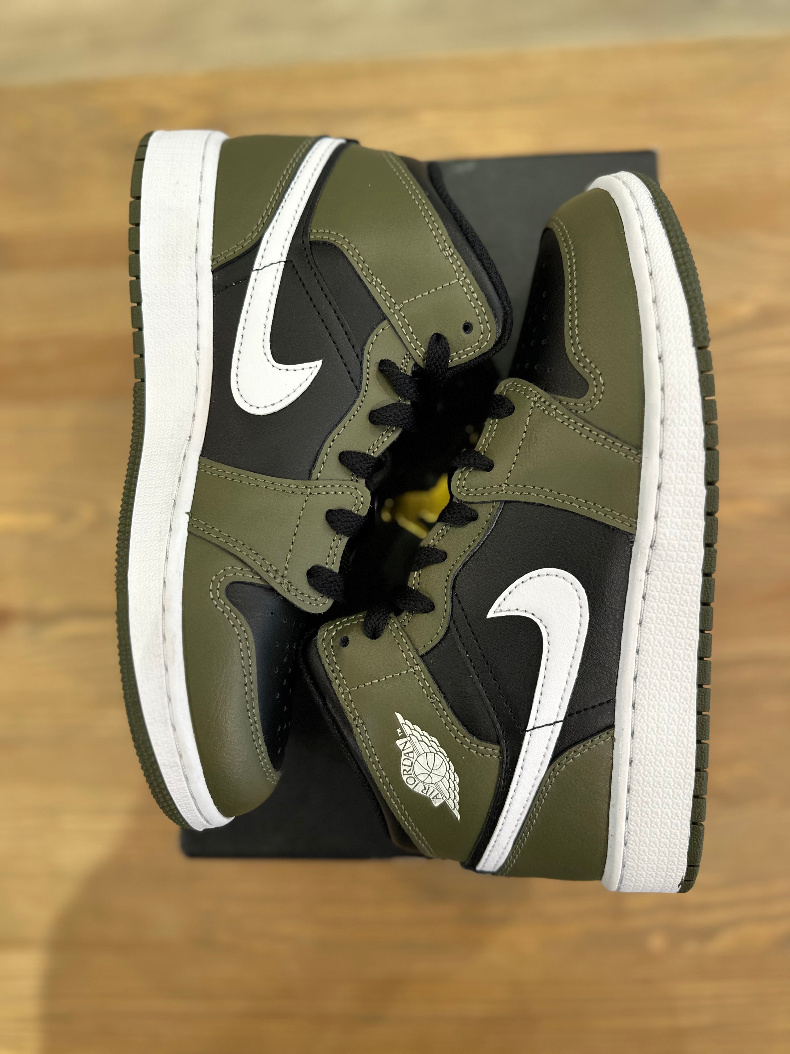 Nike Jordan 1 mid médium olive ( taille 38 )