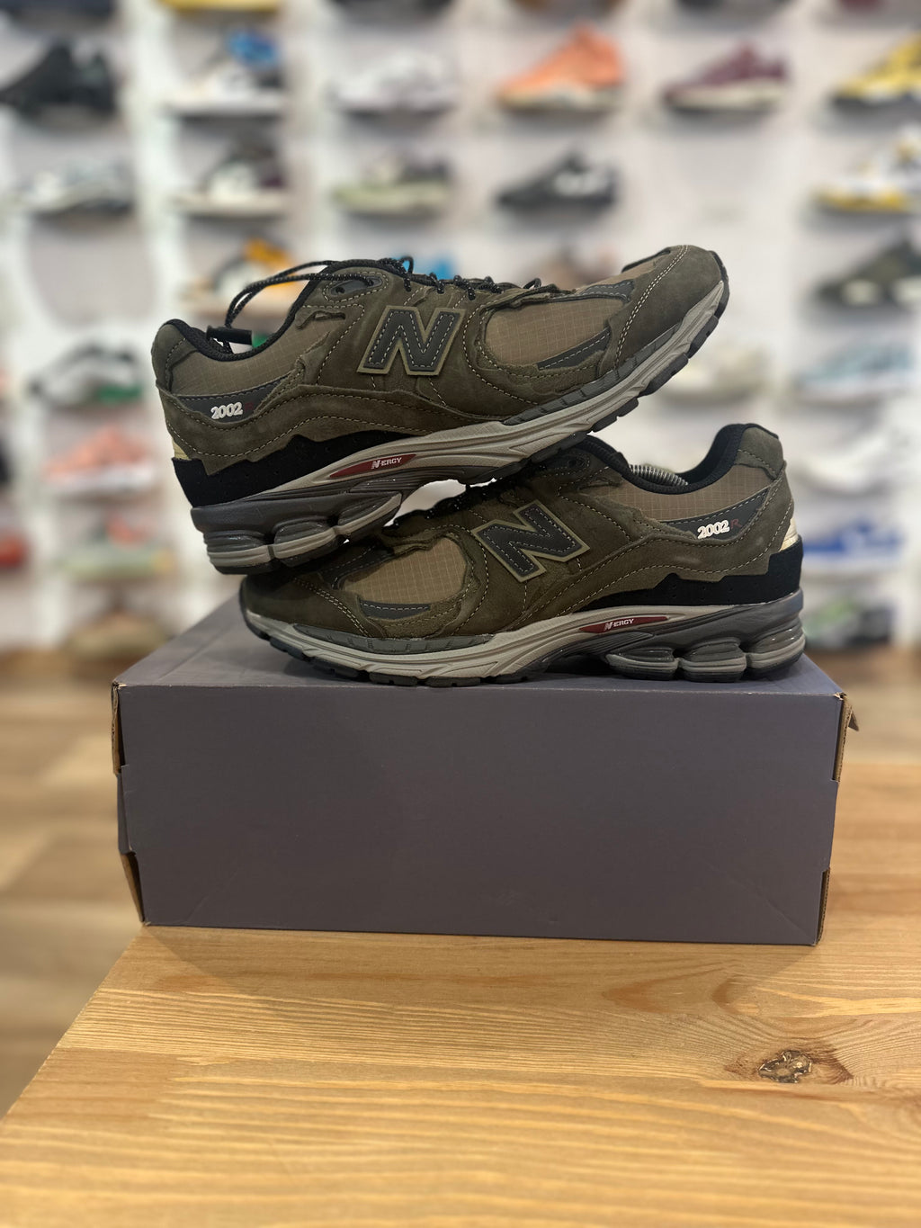 New balance 2002r protection pack dark Moss ( taille 42,5 )