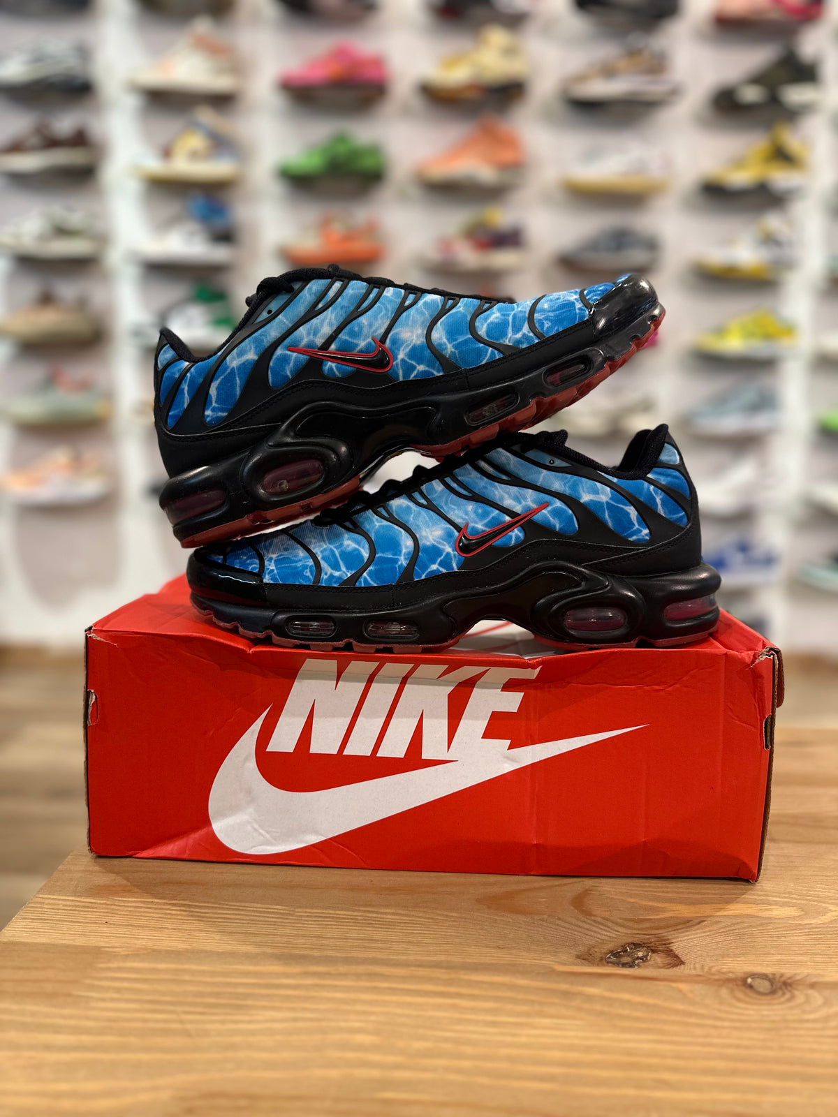 Nike air Max plus shark attack ( taille 47 )