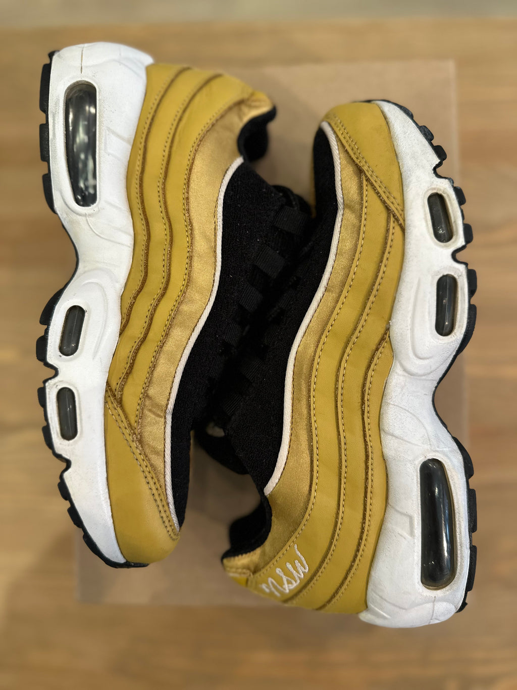 Nike air Max 95 lx wheat gold ( taille 36,5 )