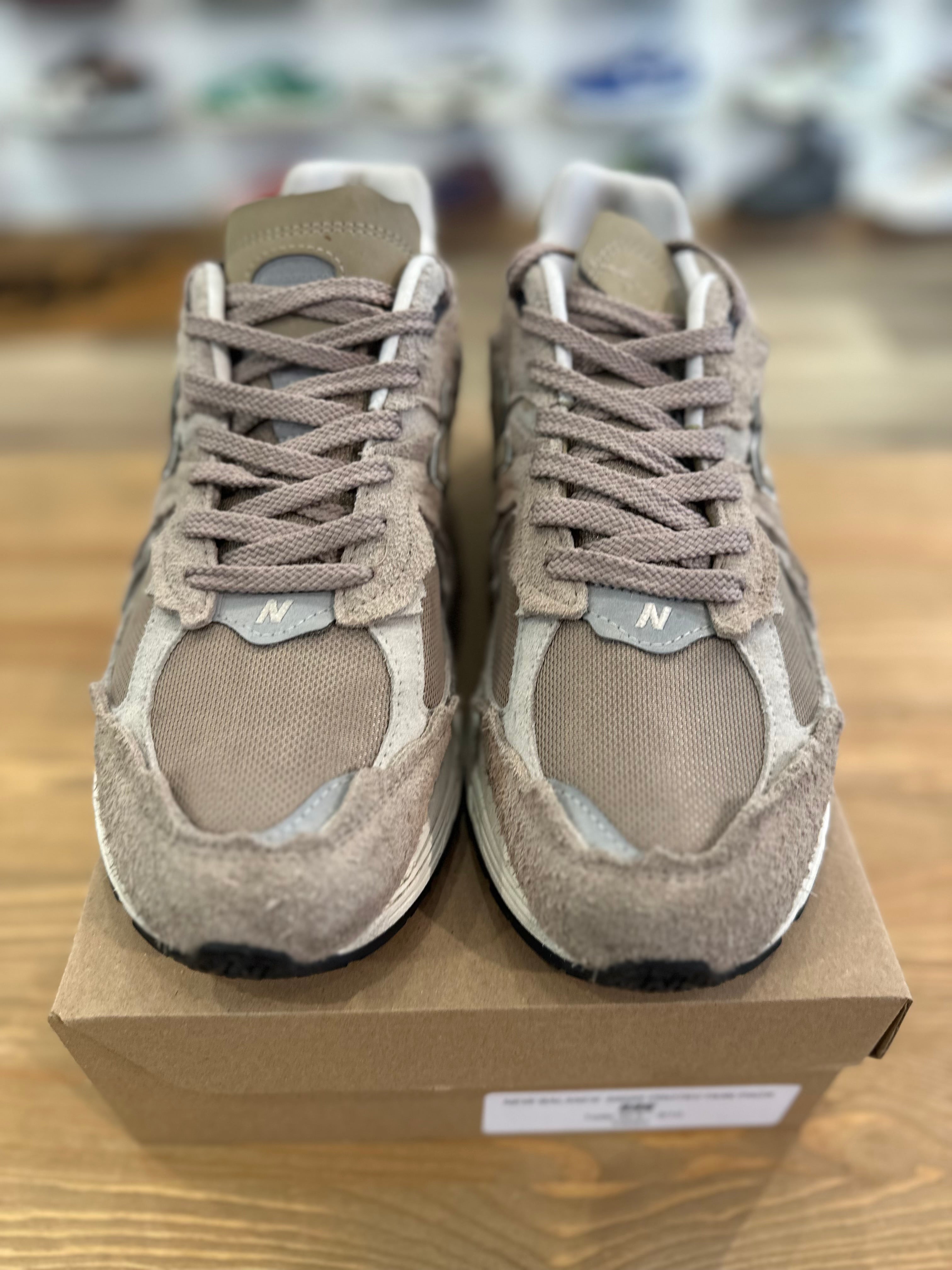 New balance 2002r protection pack driftwood ( taille 44,5 )