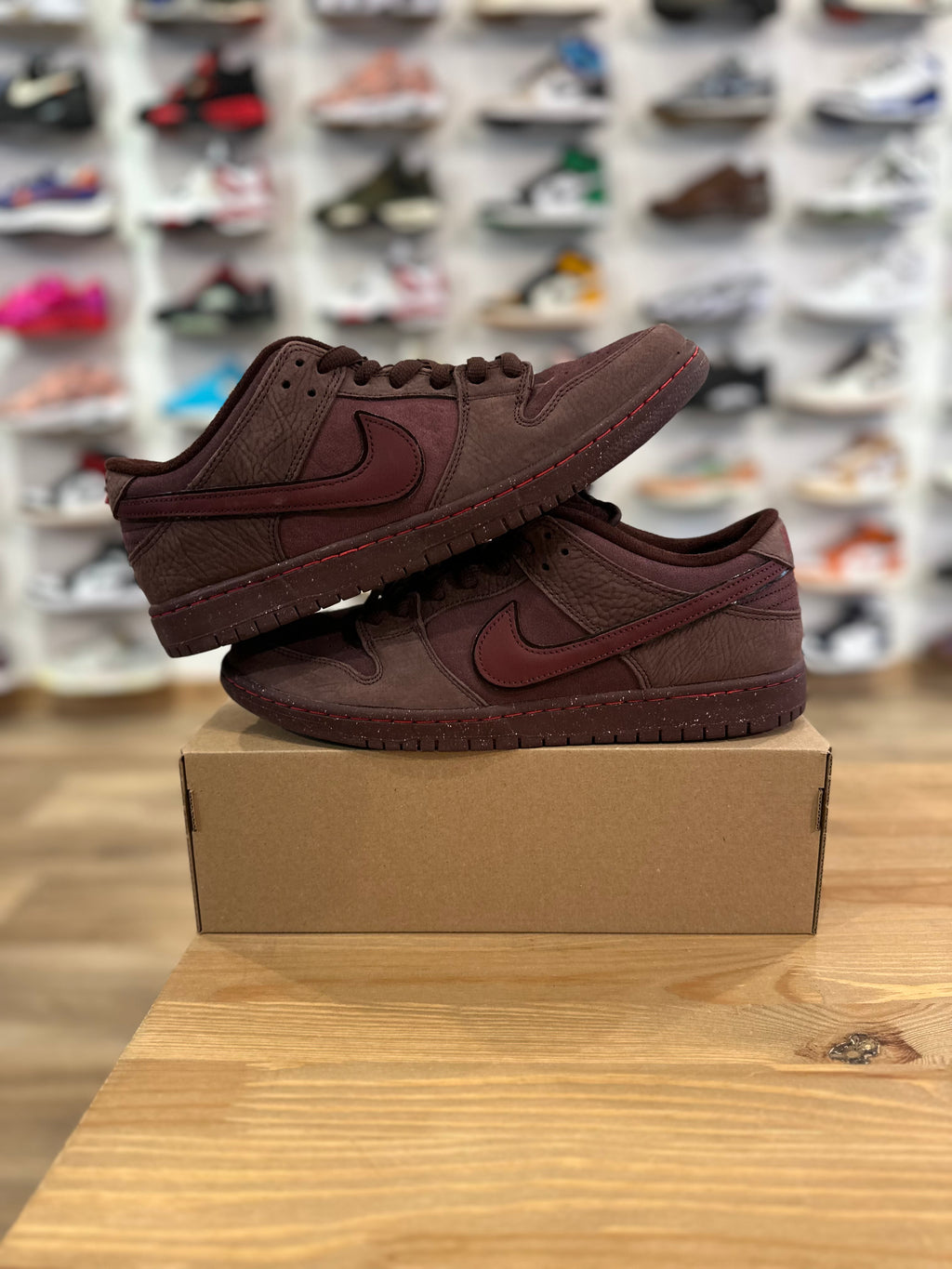 Nike sb dunk low burgundy ( taille 45 )