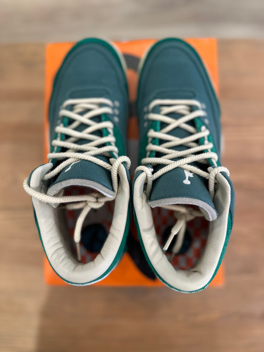 Nike Jordan 3 rétro Nina Chanel ( taille 44 )