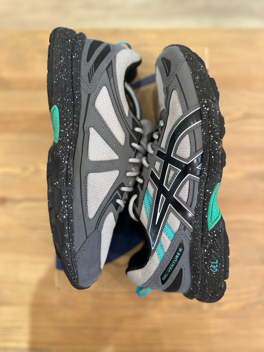 Asics gel venture 6 grey ( taille 42,5 )