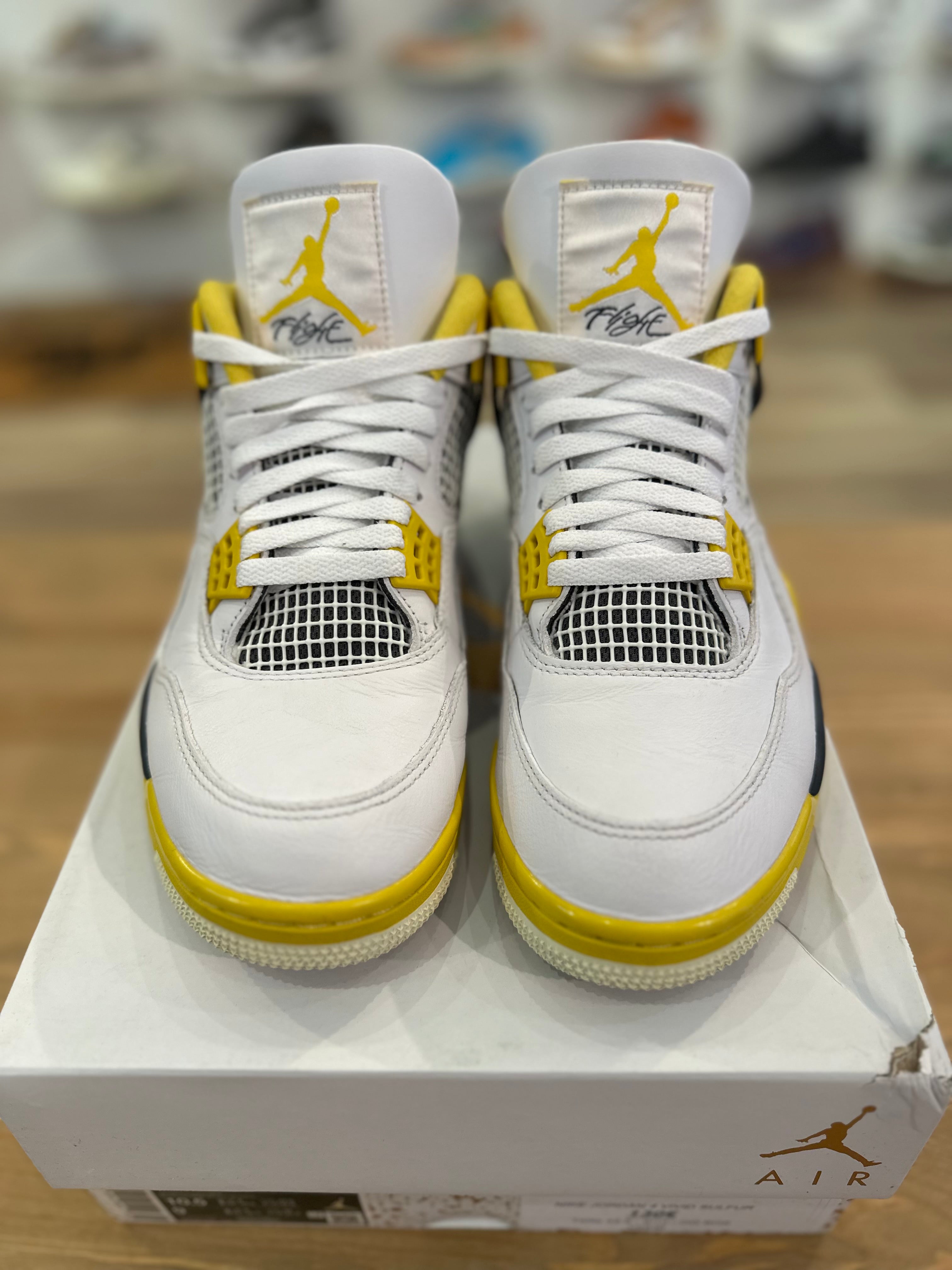 Nike Jordan 4 rétro vivid sulfur ( taille 42,5 )