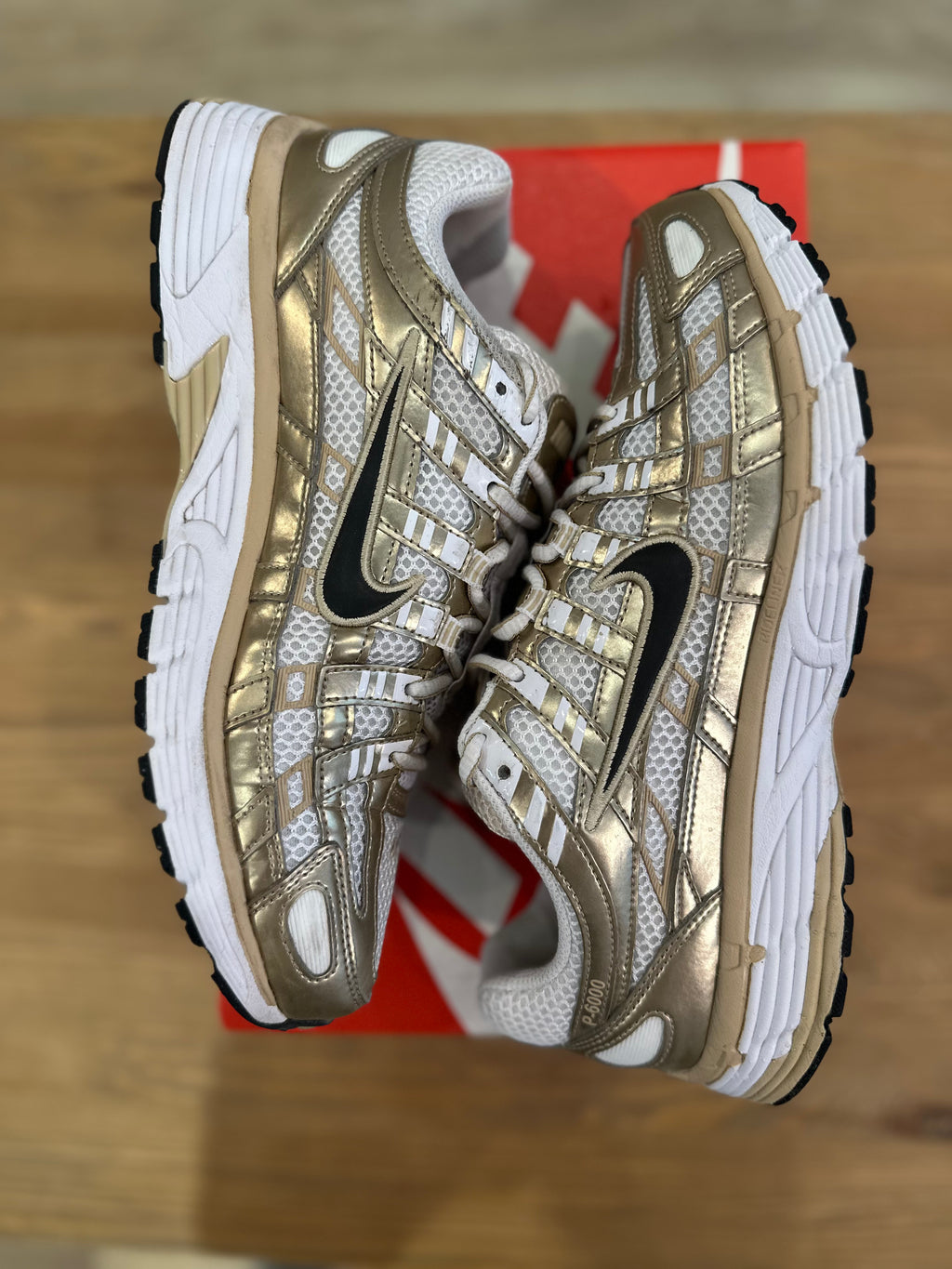 Nike p6000 metallic gold ( taille 43 )