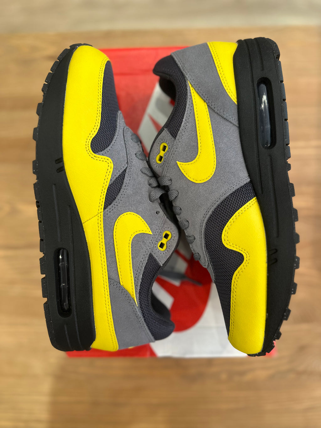 Nike air Max 1 essential Batman 2.0 ( taille 43 )