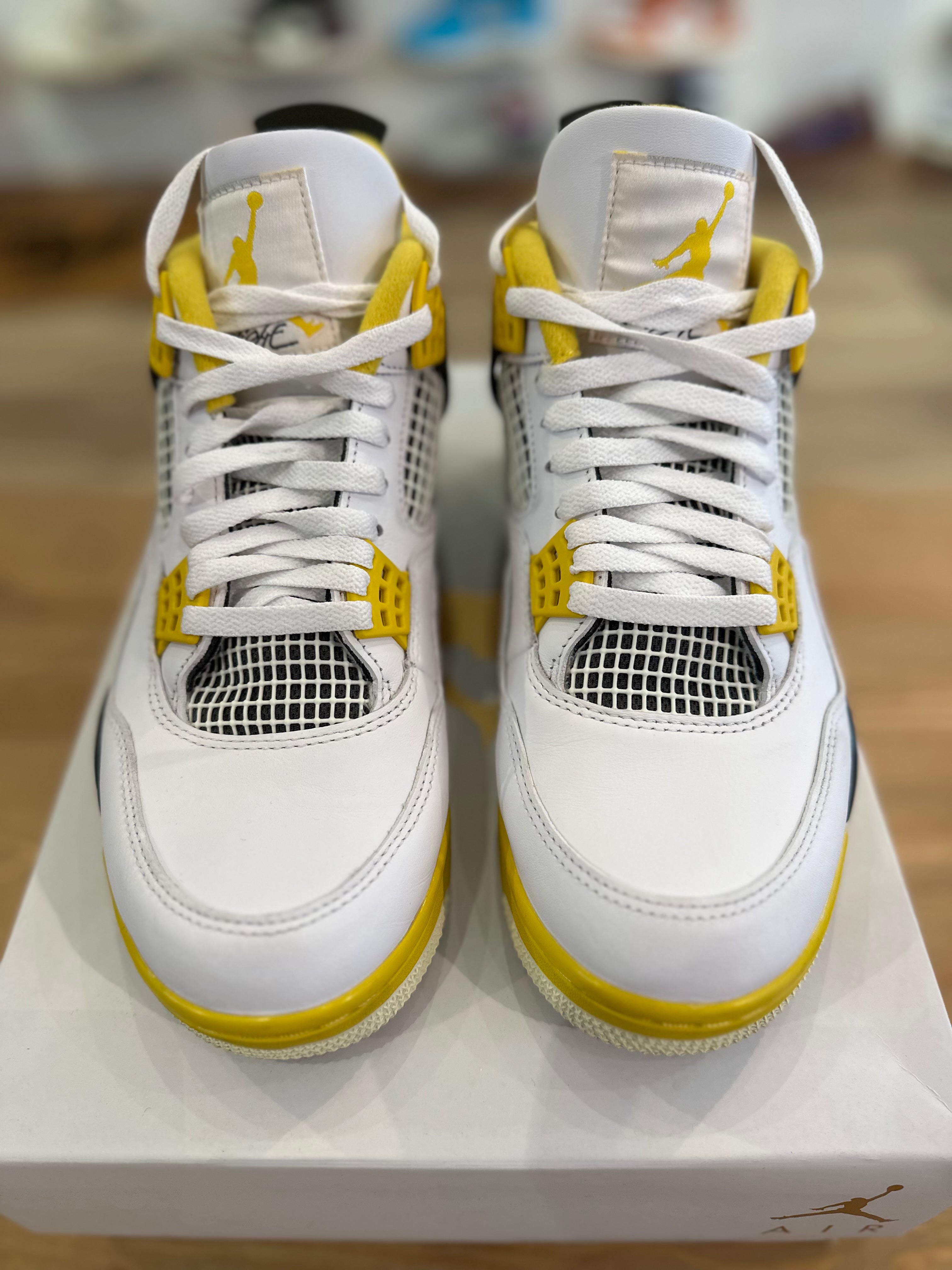 Nike Jordan 4 rétro vivid sulfur ( taille 44 )