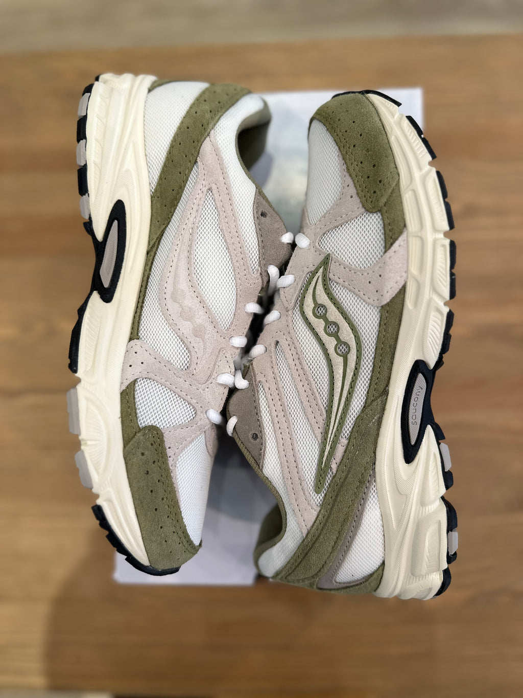 Saucony ride millenium White Green ( taille 41 )