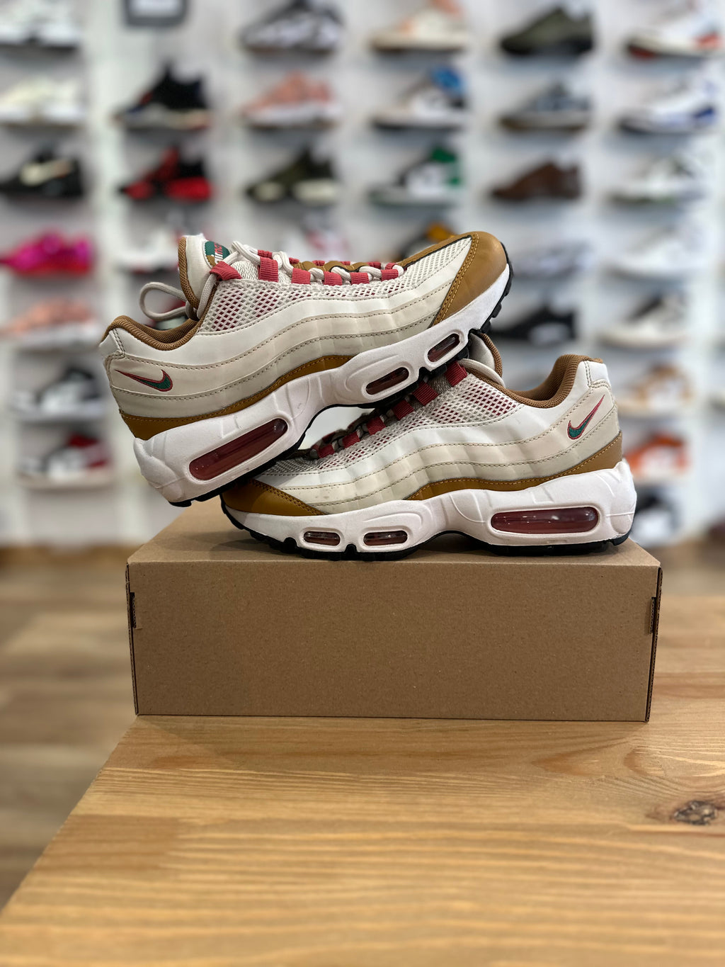 Nike air Max 95 powerwall ( taille 38 )