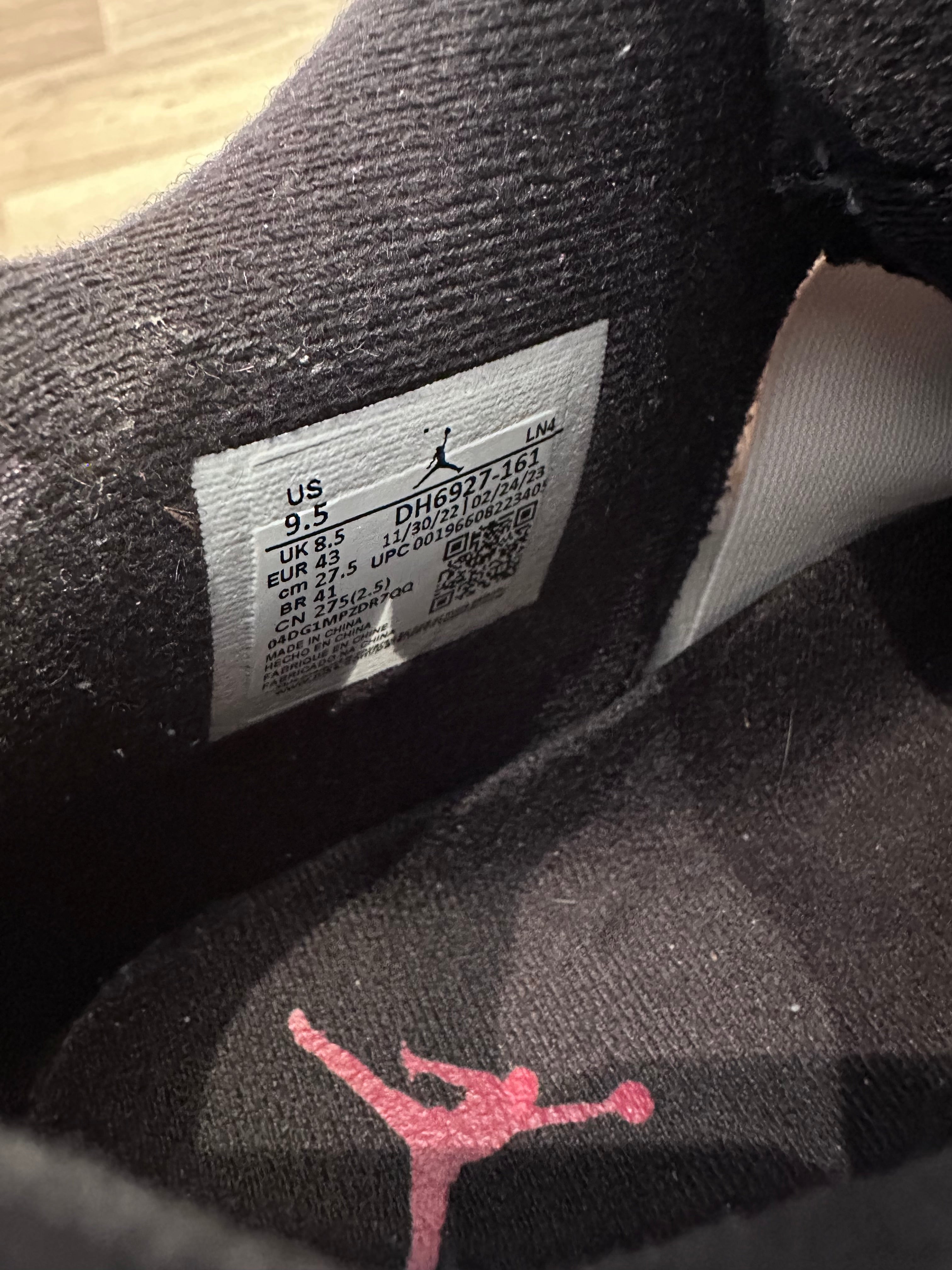 Nike Jordan 4 rétro red cément ( taille 43 )