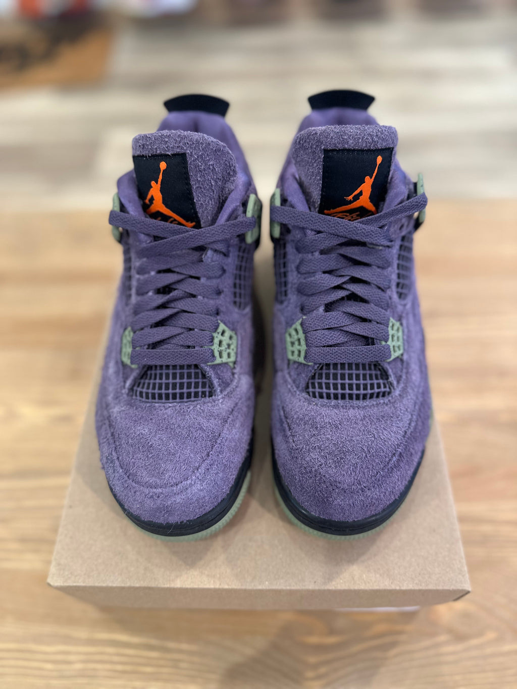 Nike Jordan 4 rétro canyon purple ( taille 37,5 )