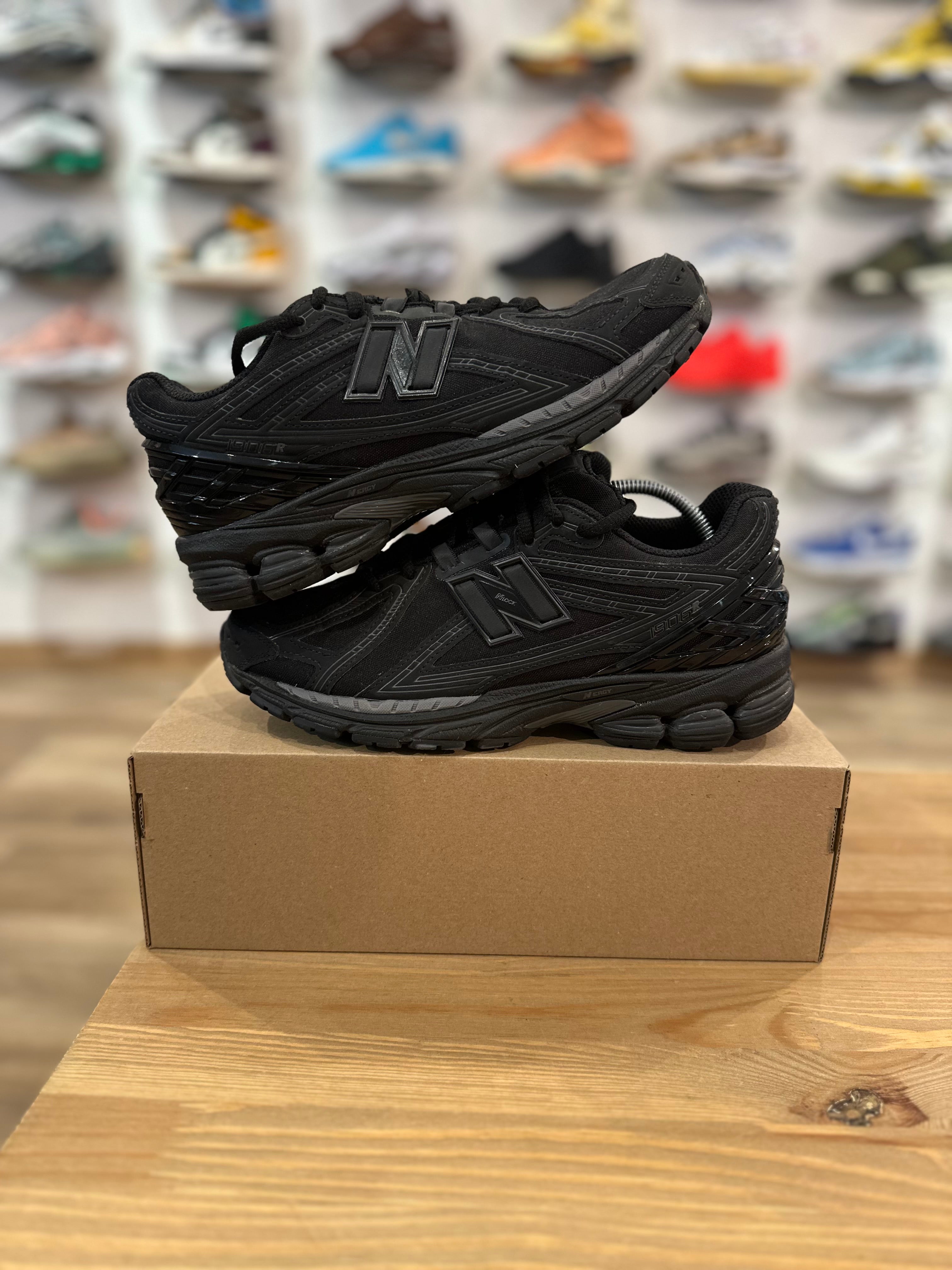 New balance 1906r triple black ( taille 39,5 )