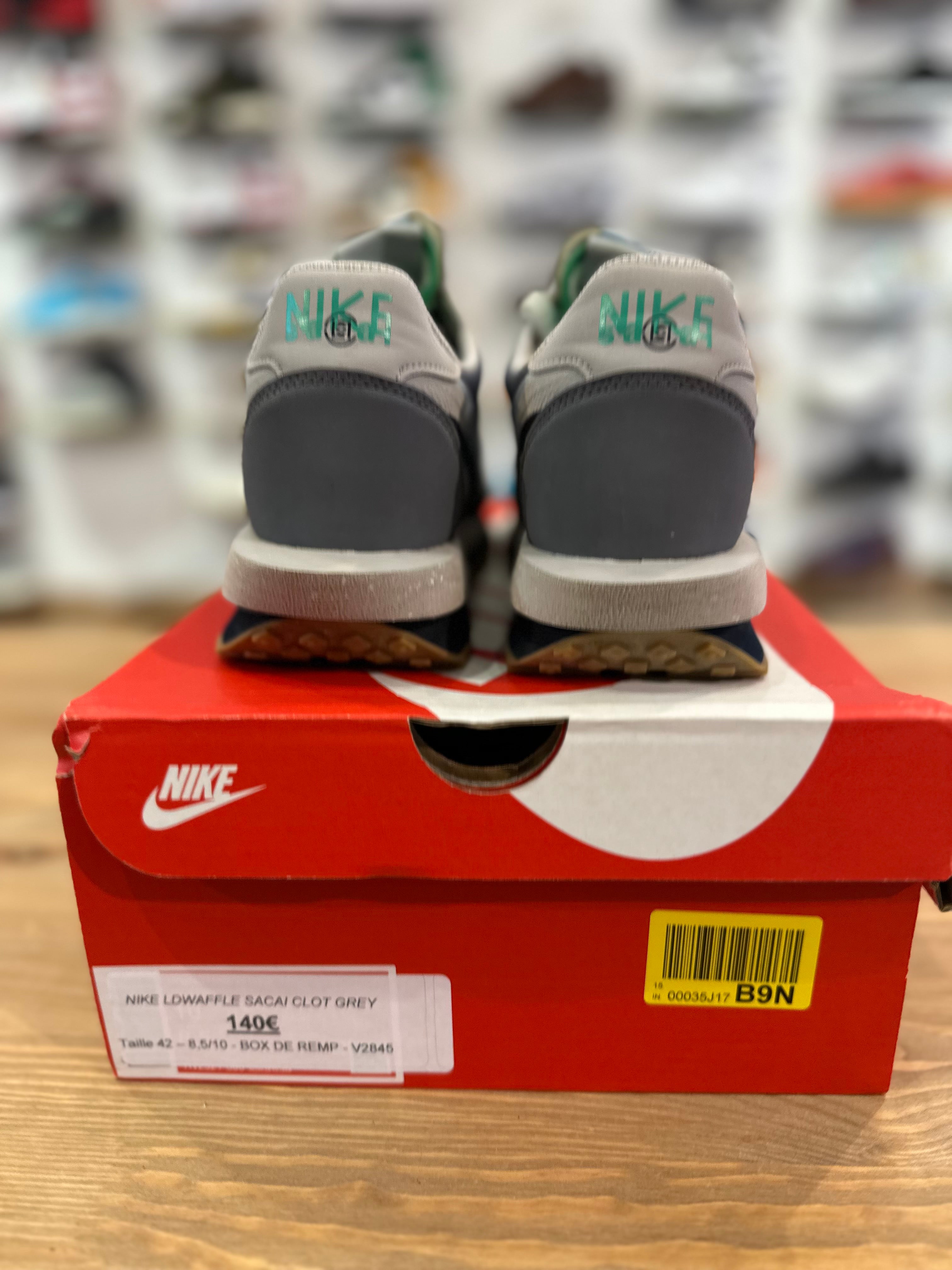 V2845 nike ldwaffle sacai clot grey ( taille 42 )