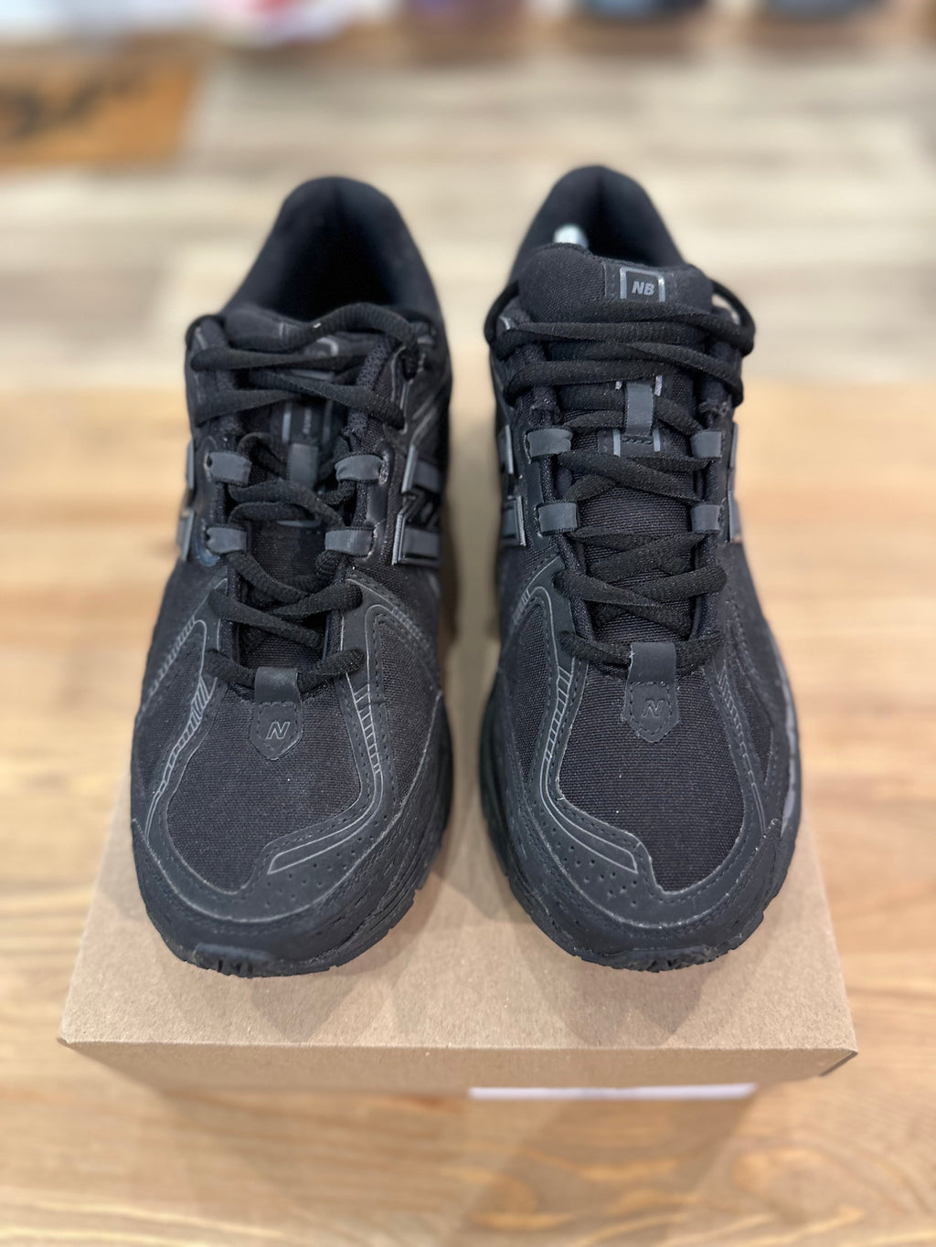 New balance 1906r triple black ( taille 39,5 )