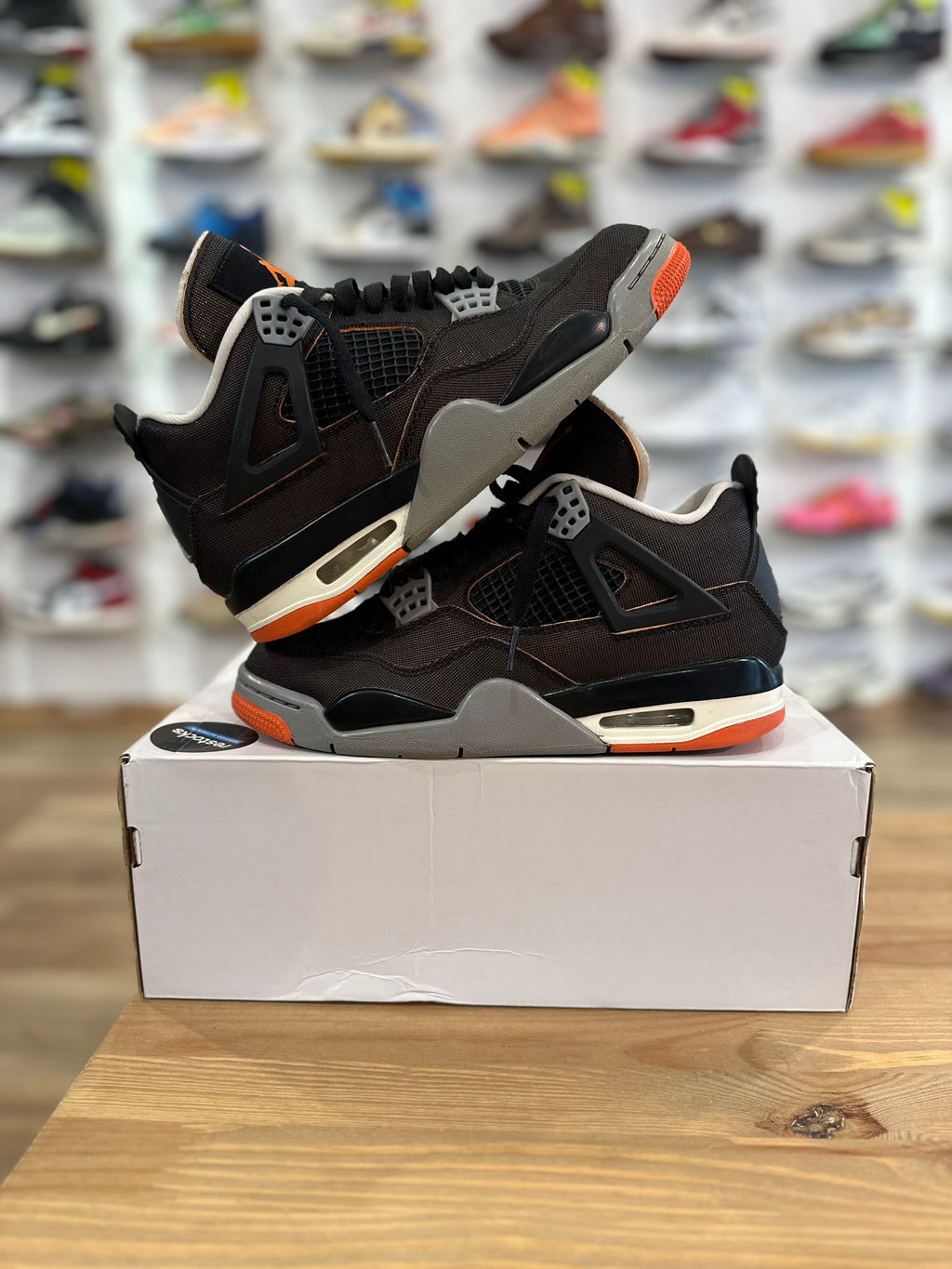 Nike Jordan 4 rétro starfish ( taille 40 )