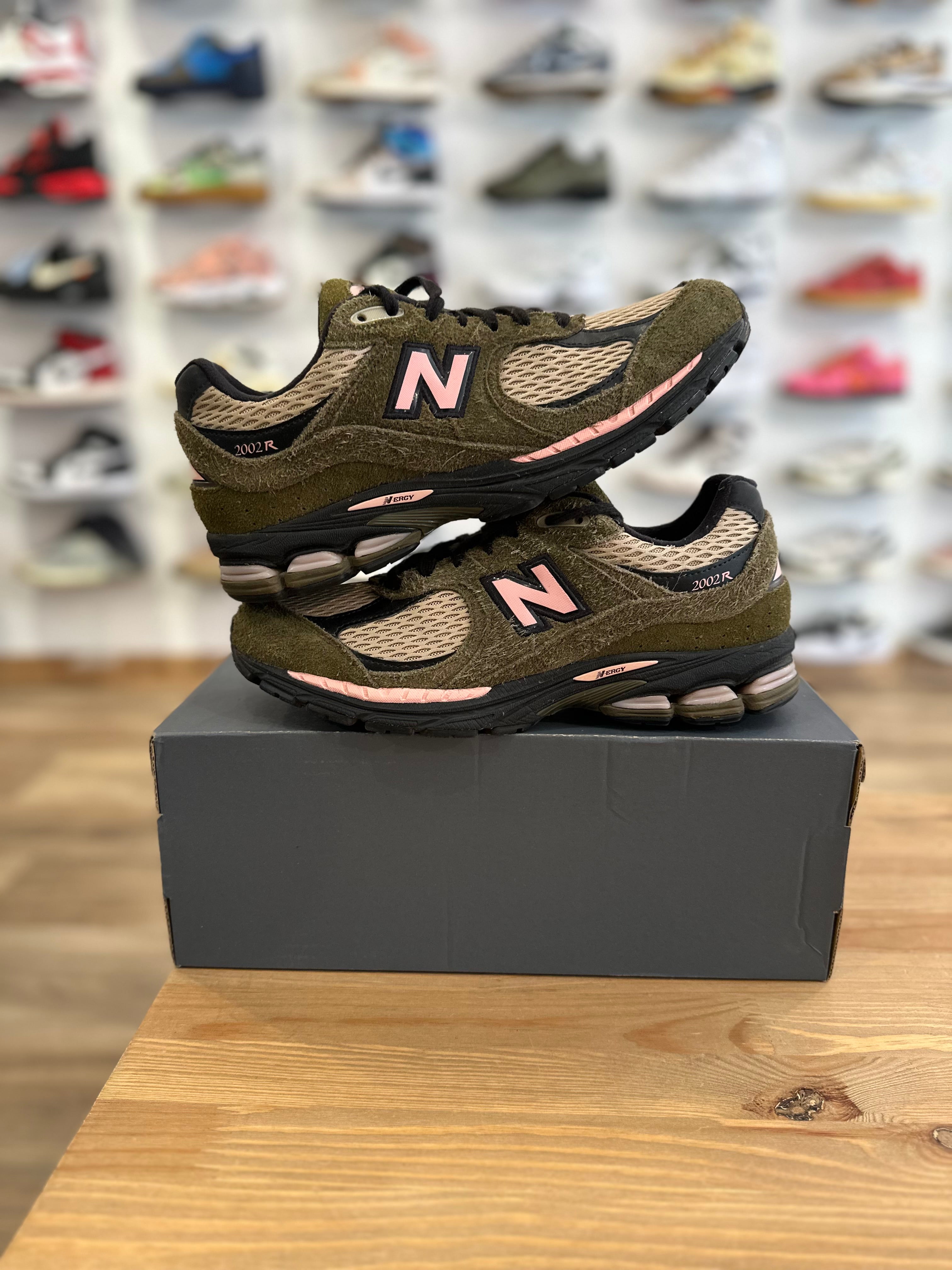 New balance 2002R kaki pink ( taille 43 )