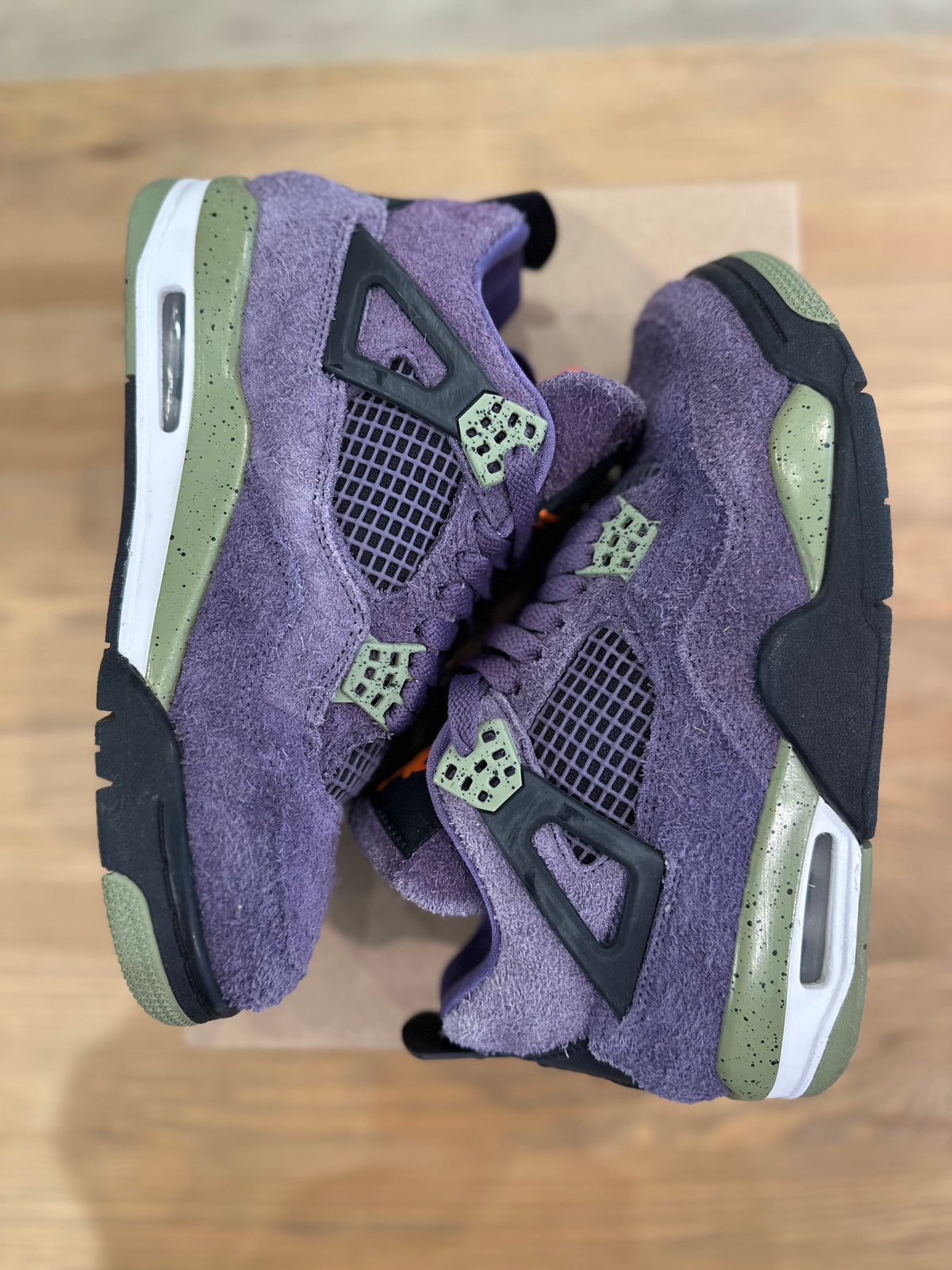 Nike Jordan 4 Rétro canyon purple ( taille 38 )