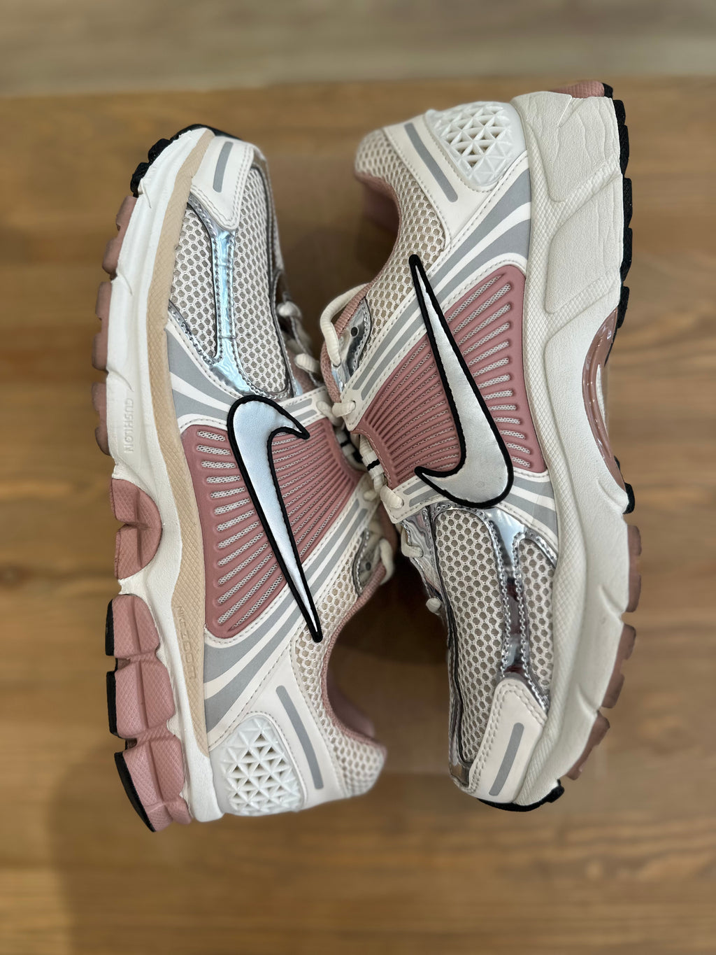 Nike vomero 5 particle pink ( taille 44,5 )