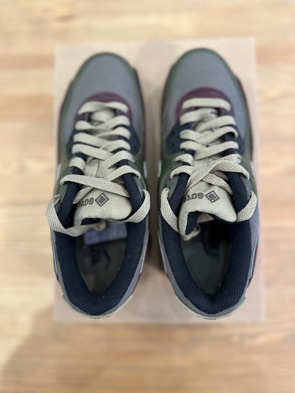 Nike air Max 90 goretex olive ( taille 37,5 )
