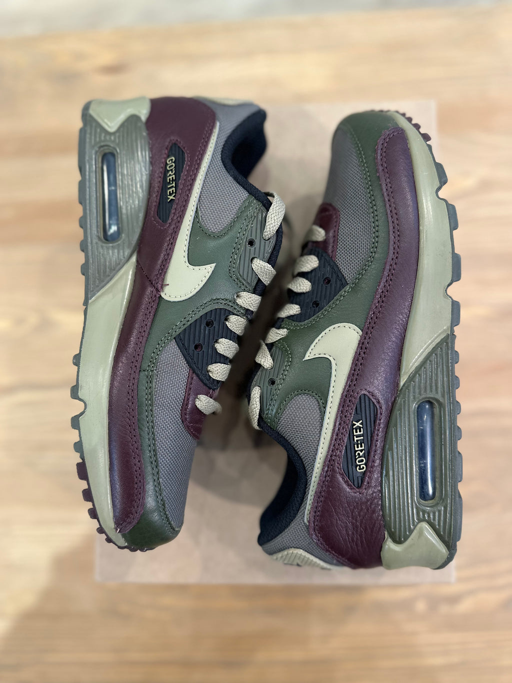 Nike air Max 90 goretex olive ( taille 37,5 )