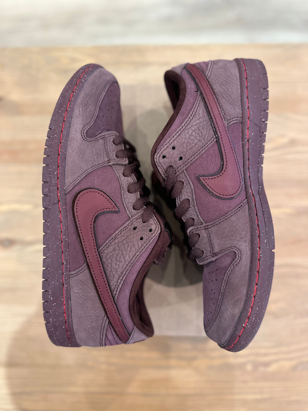 Nike sb dunk low burgundy ( taille 45 )
