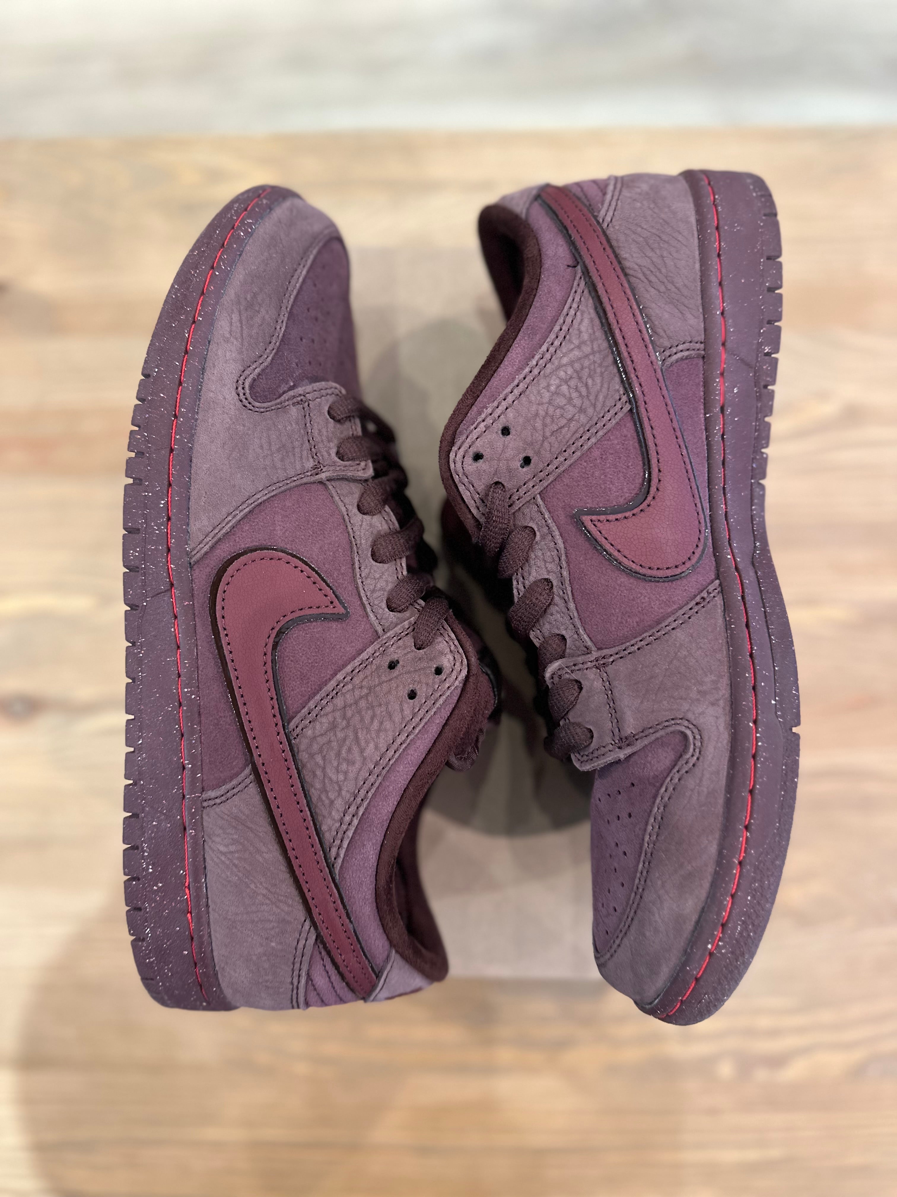 Nike sb dunk low burgundy ( taille 45 )