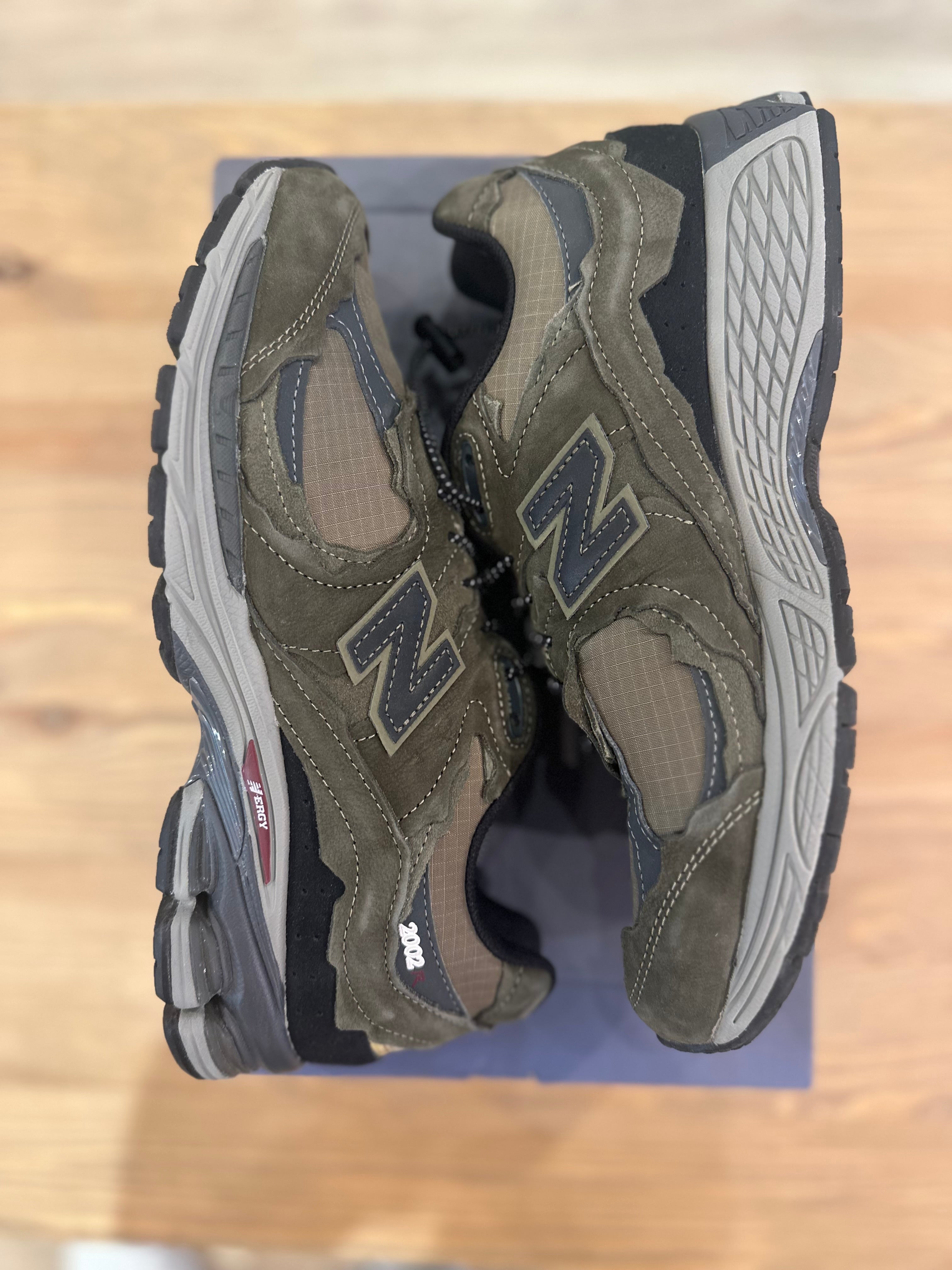 New balance 2002r protection pack dark Moss ( taille 42,5 )
