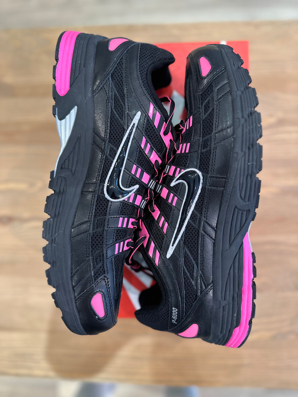 Nike p6000 black hyper pink ( taille 46 )